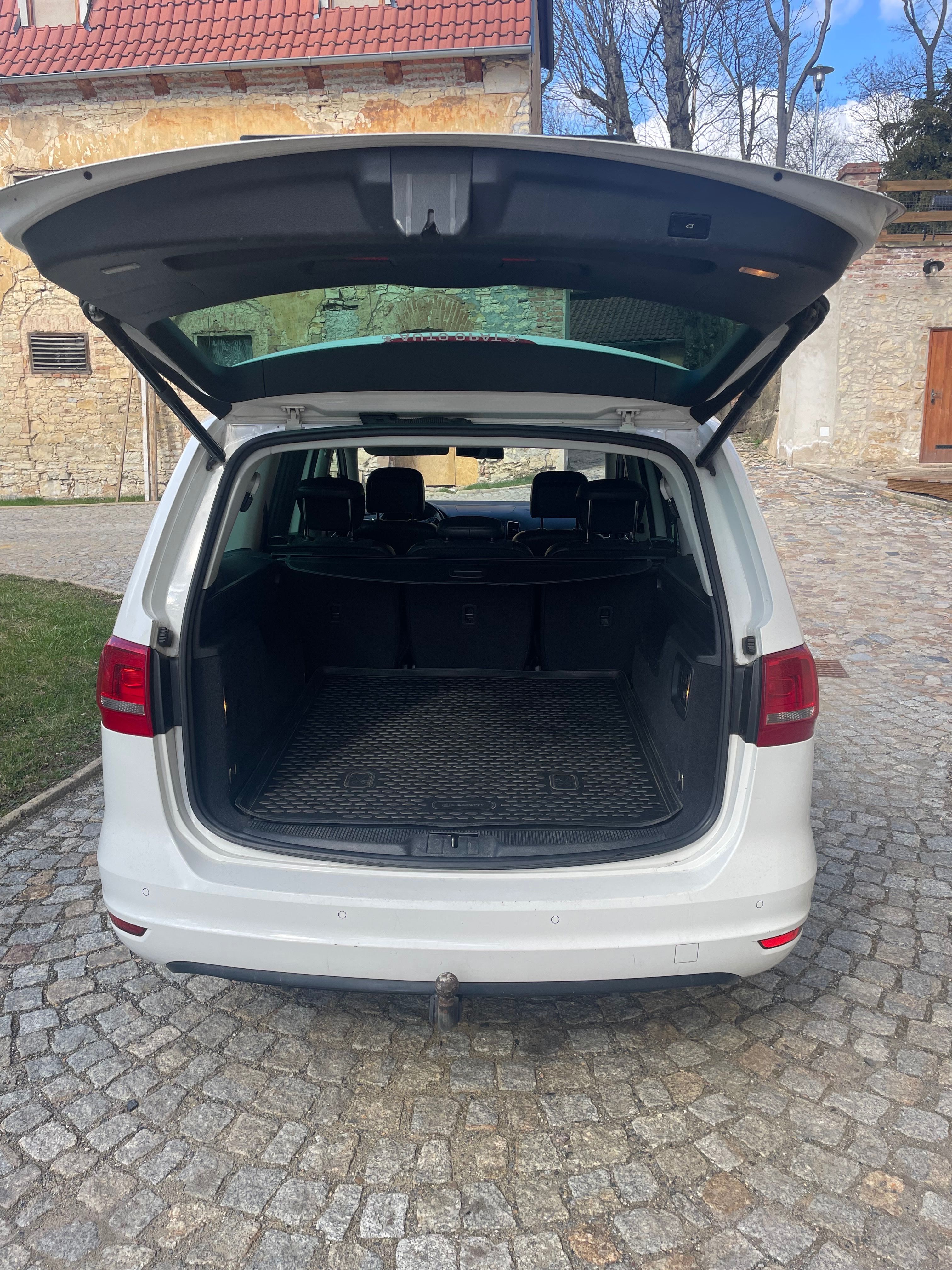 Volkswagen Sharan, 2.0 TDi, Highline, 4x4, tažné - fotka 5
