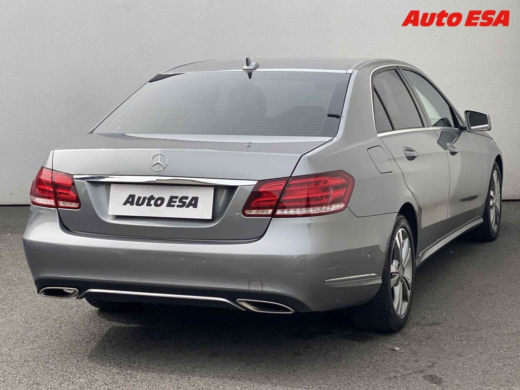 Mercedes-Benz Třídy E, 2.2 CDi e200,navi - fotka 4