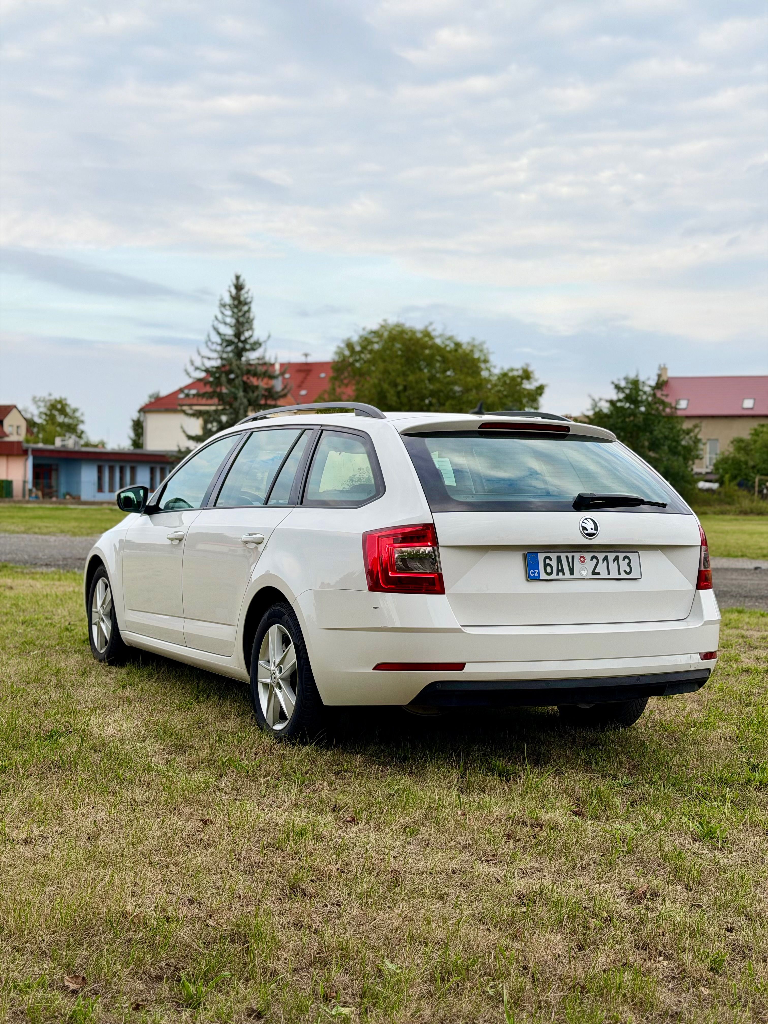 Škoda Octavia, 2.0 TDI - ODPOČTOVÁ - fotka 6