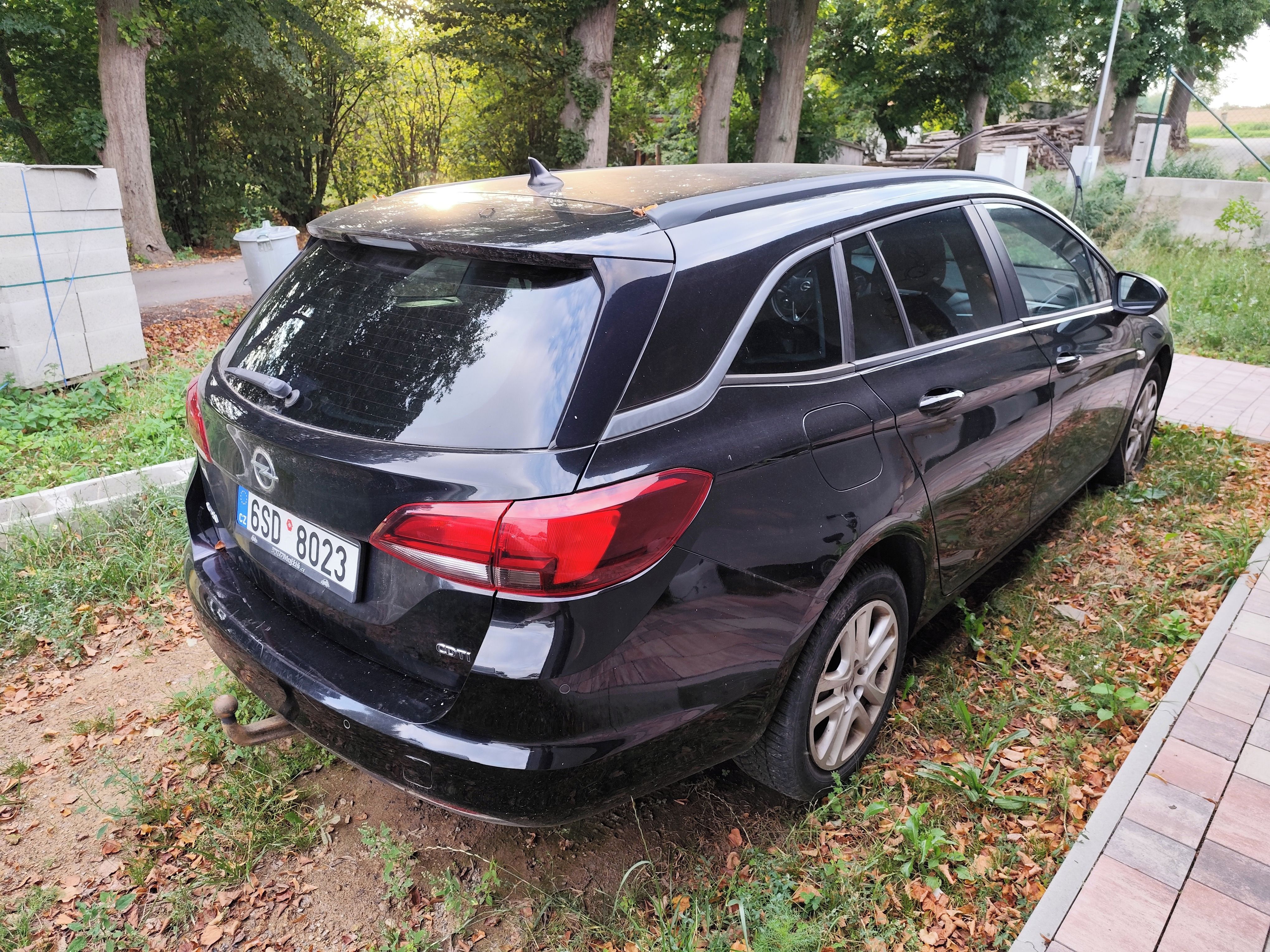 Opel Astra, 1,6 TDCI, automat - fotka 5
