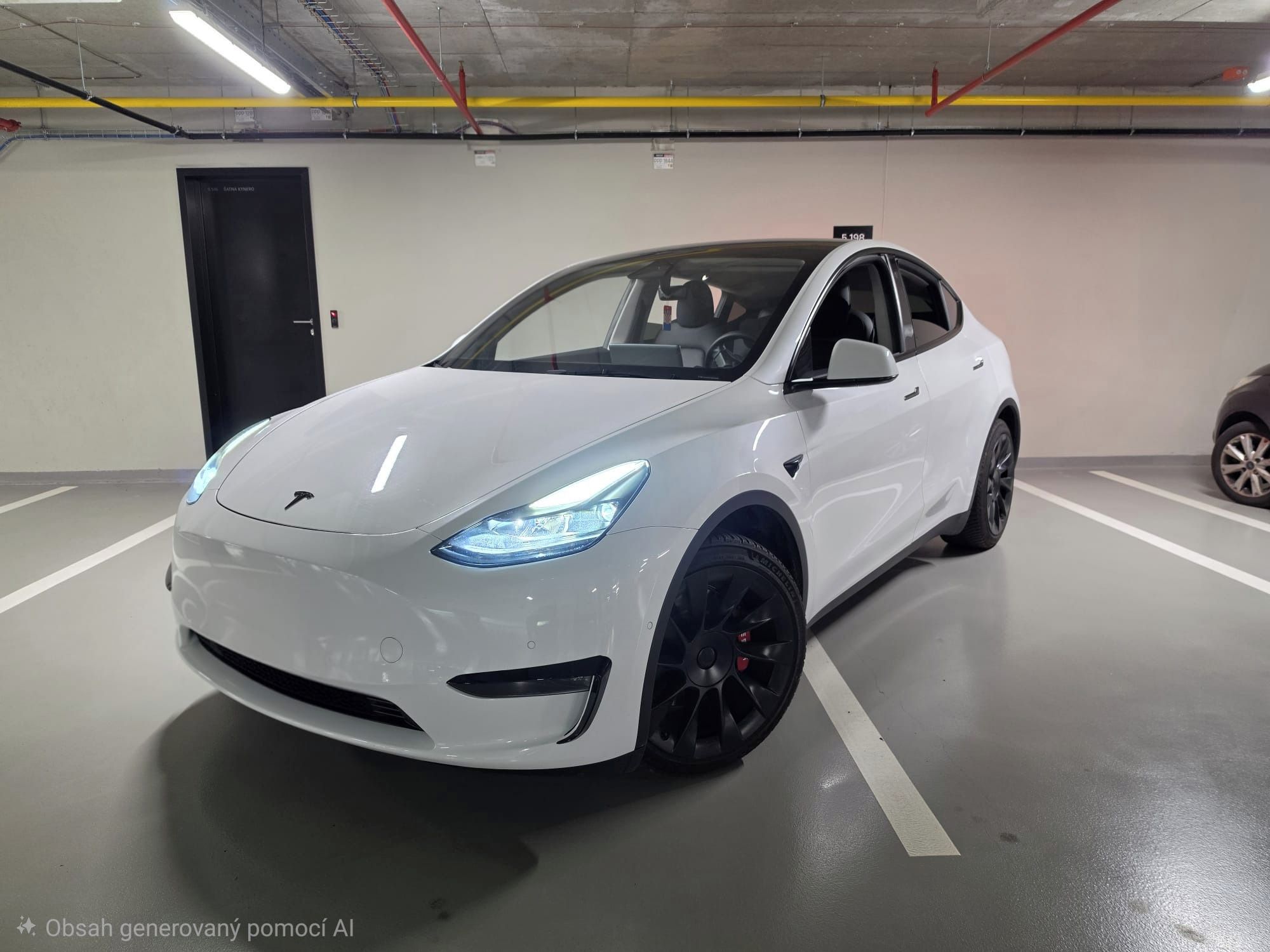 Tesla Model Y, LR_AWD/91%/Tažné/Perf look