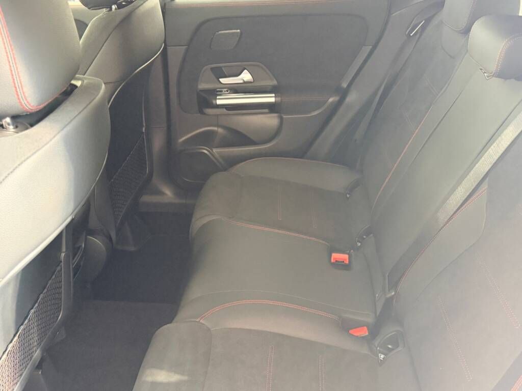 Mercedes-Benz GLA, 200 d 4M - fotka 3
