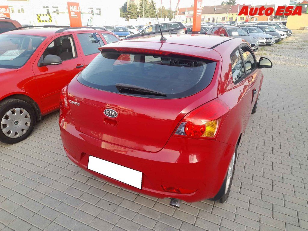 Kia Cee´d, 1.4,ČR - fotka 2