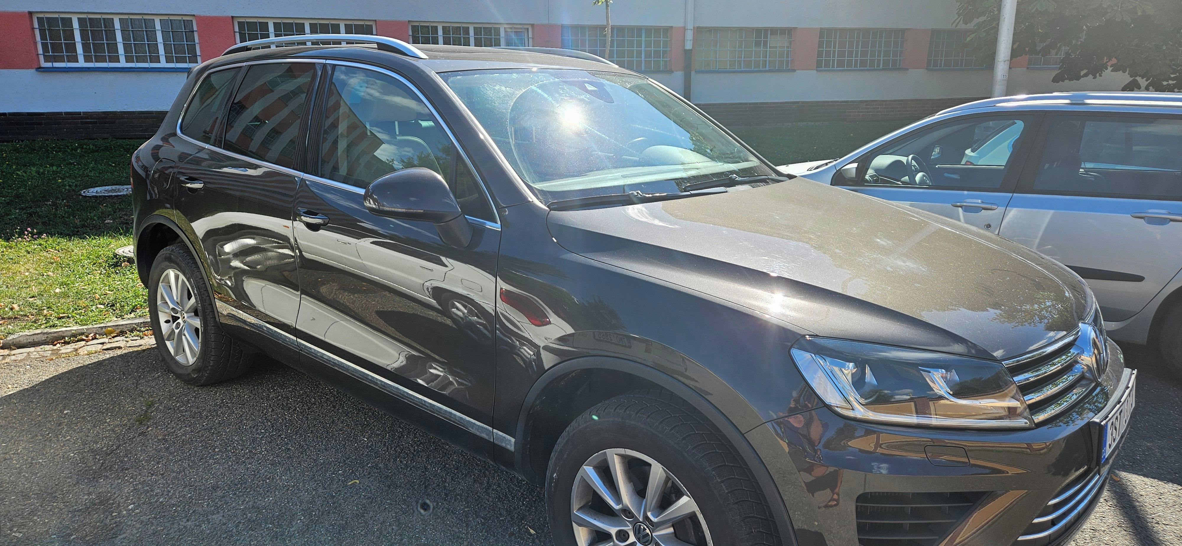 Volkswagen Touareg, 3,0 TDi, V6 - fotka 2