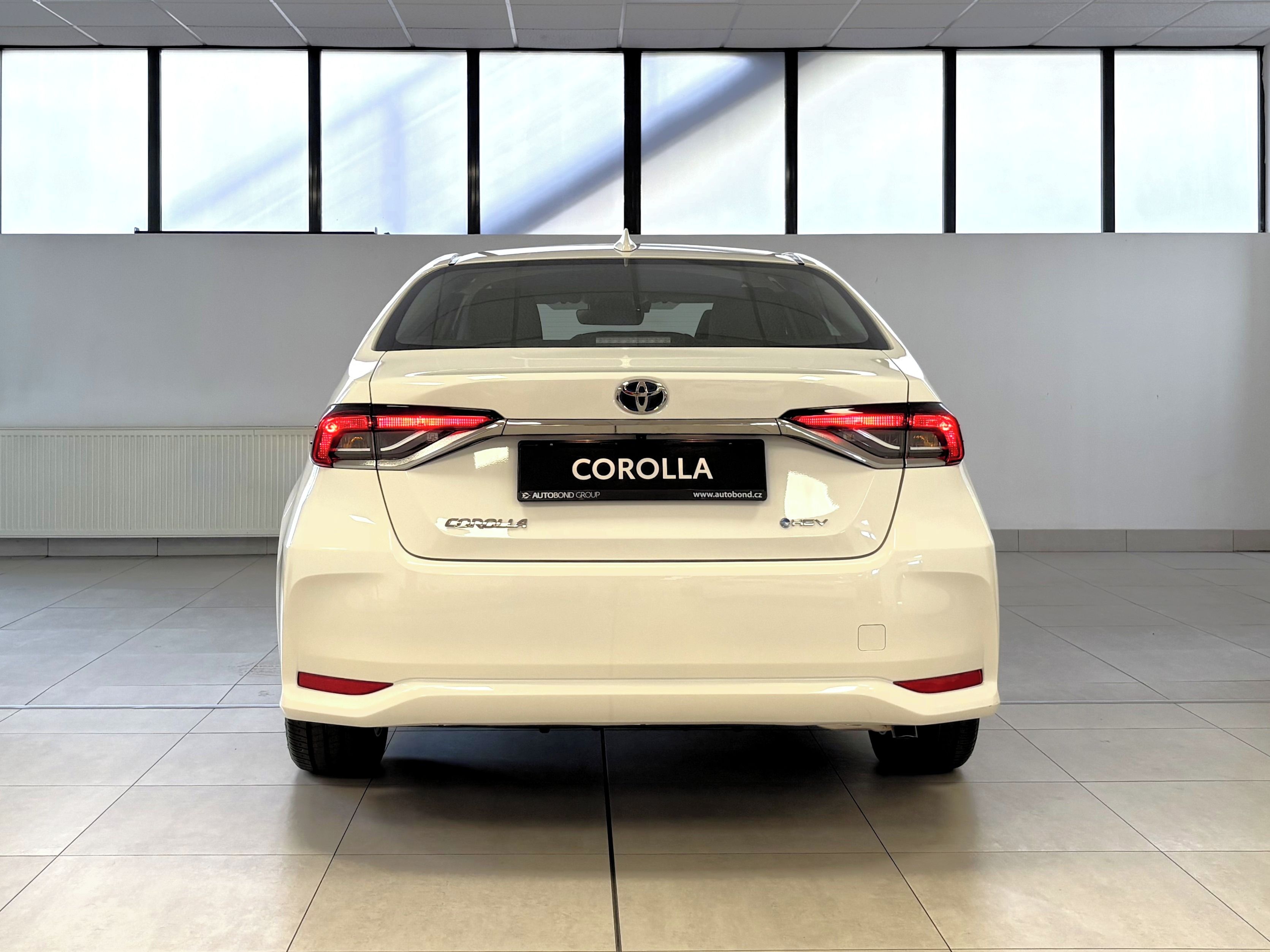 Toyota Corolla, 1,8 HEV Comfort - fotka 4