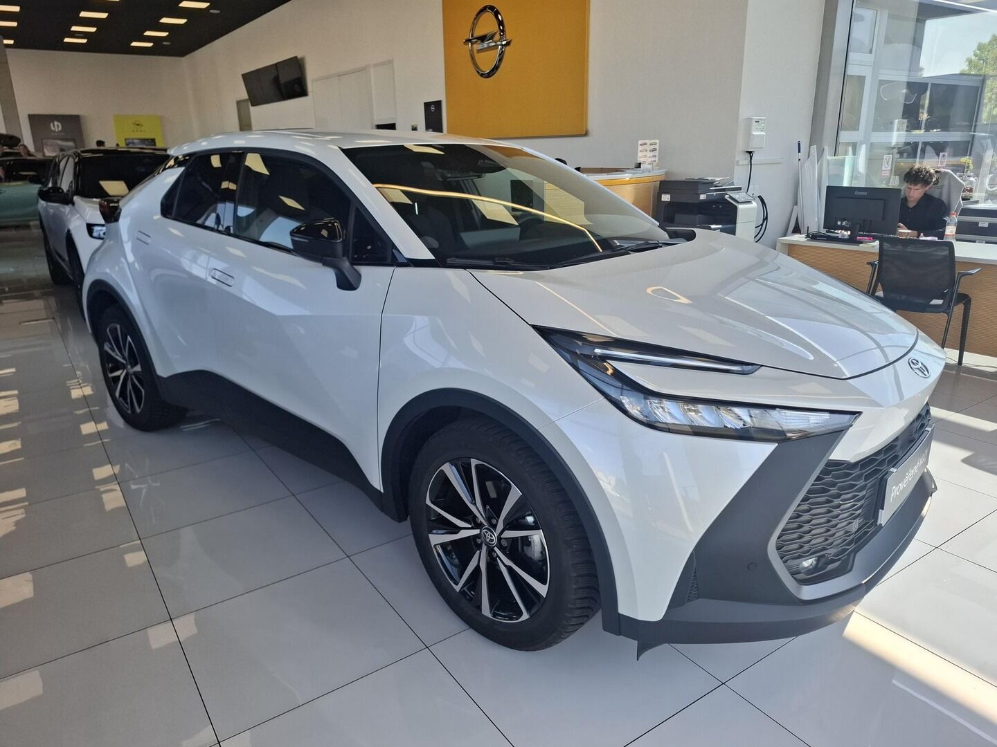 Toyota C-HR, 1.8HEV 72KW Style 2025 - fotka 2