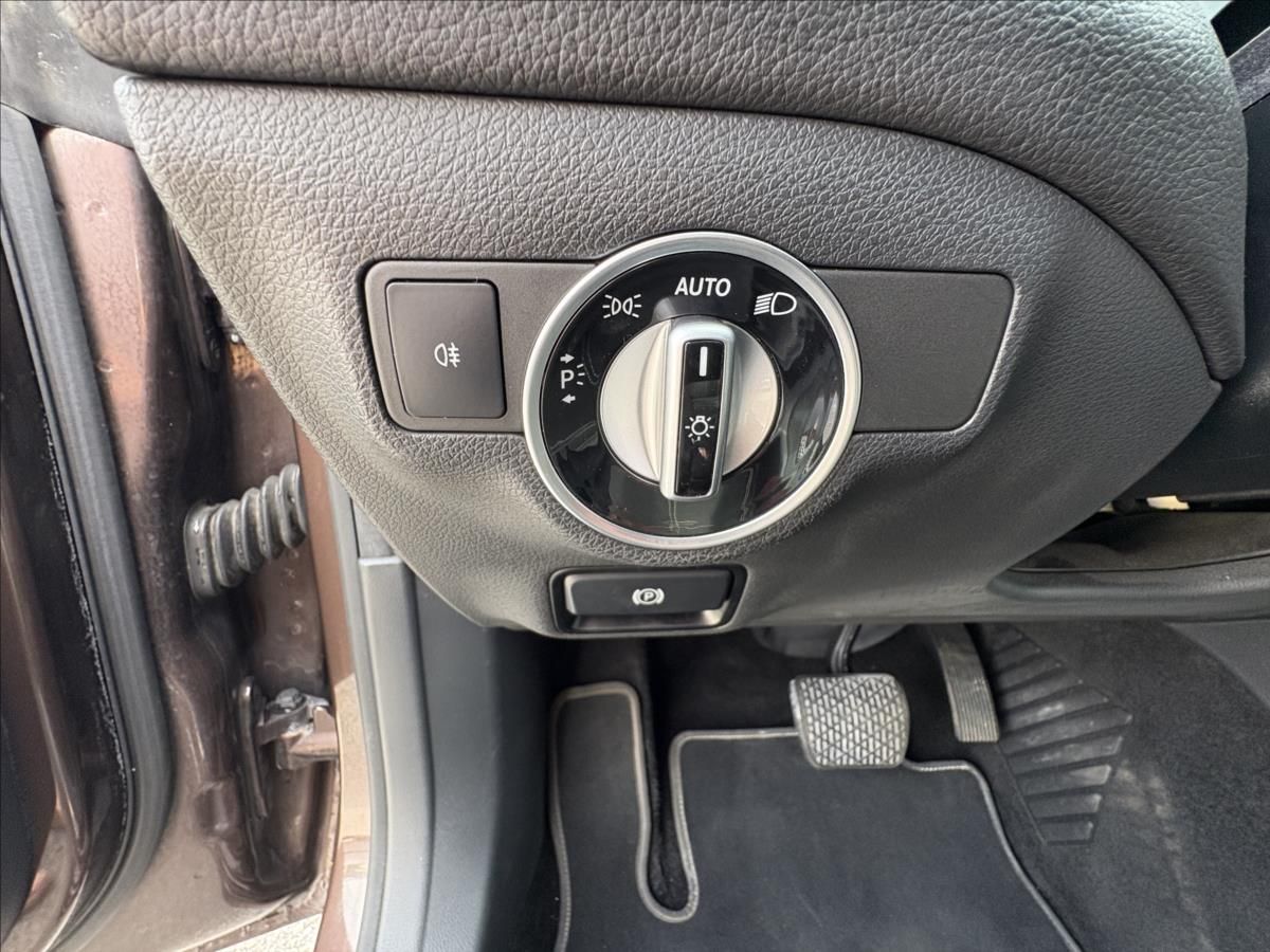 Mercedes-Benz CLA, 2,2 220d 130kW,Bi-Xen,Kamera - fotka 5