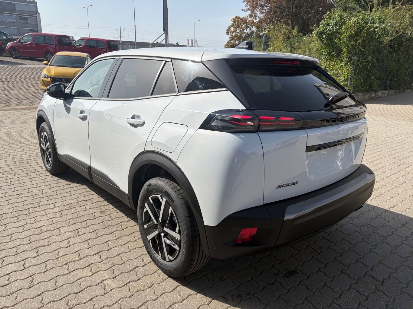 Peugeot 2008, BUSINESS PureTech 100 MAN6 - 6 - fotka 3