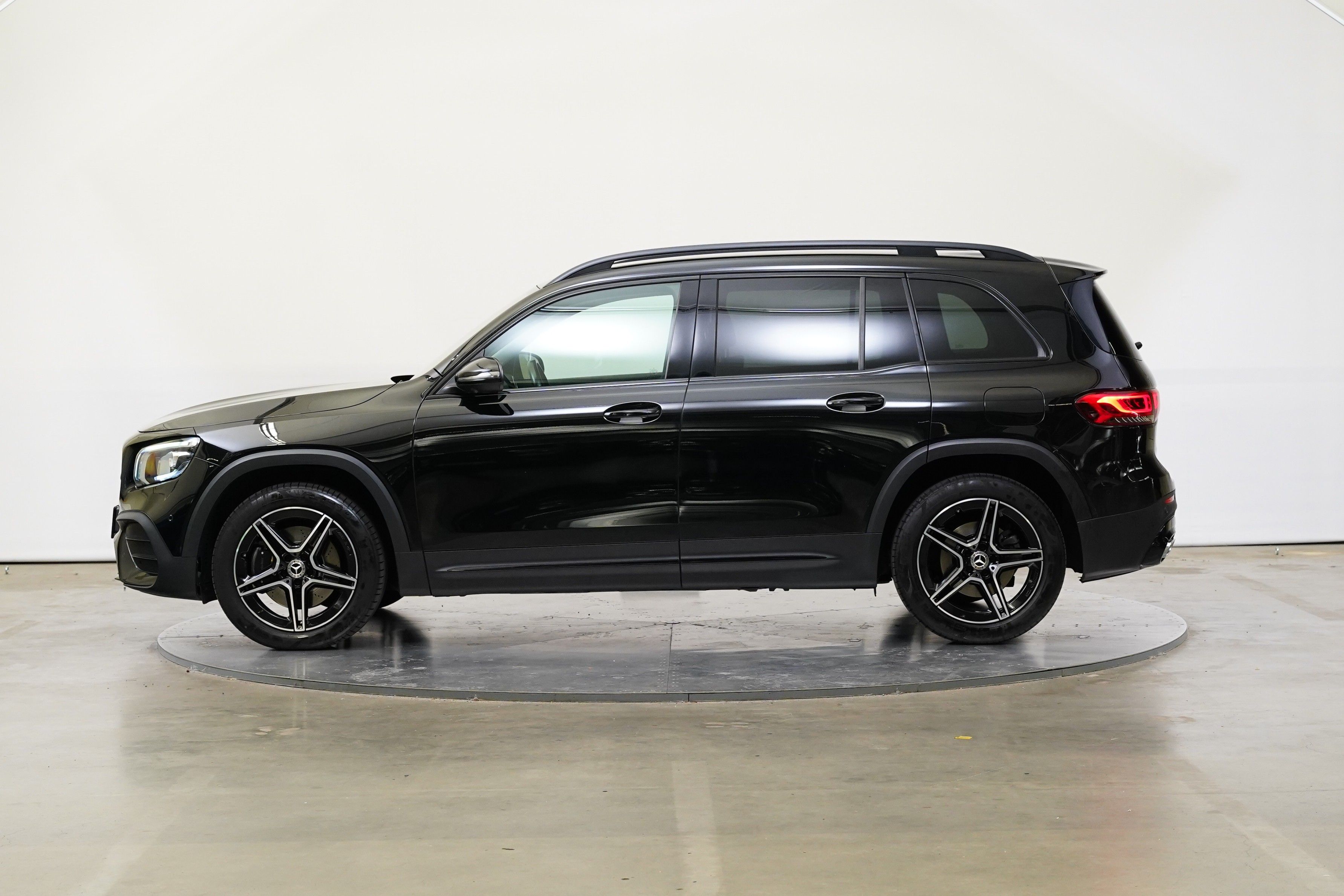 Mercedes-Benz GLB, 250 165 kW 4MATIC AMG Line - fotka 3