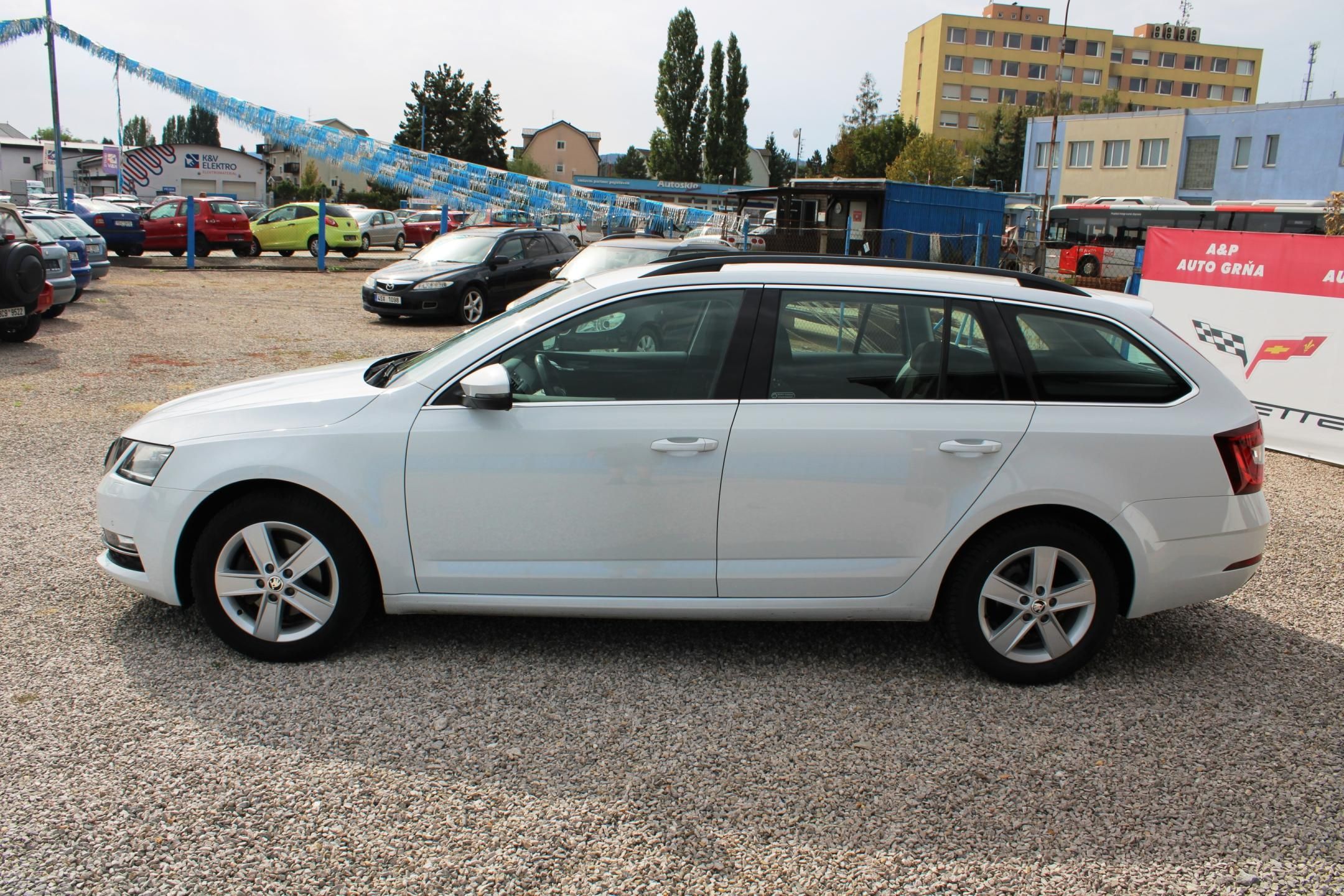 Škoda Octavia, 2,0TDI KLIMA LED NAVI TEMPOMAT - fotka 4