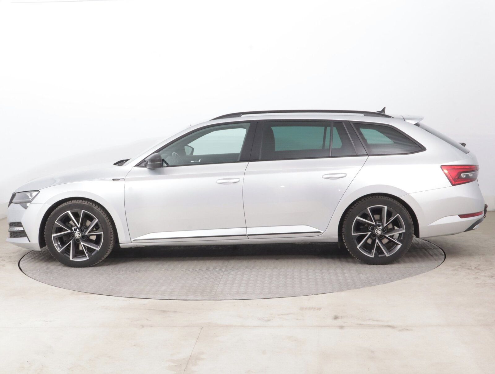 Škoda Superb, 2.0 TDI, Sportline, Automat - fotka 3
