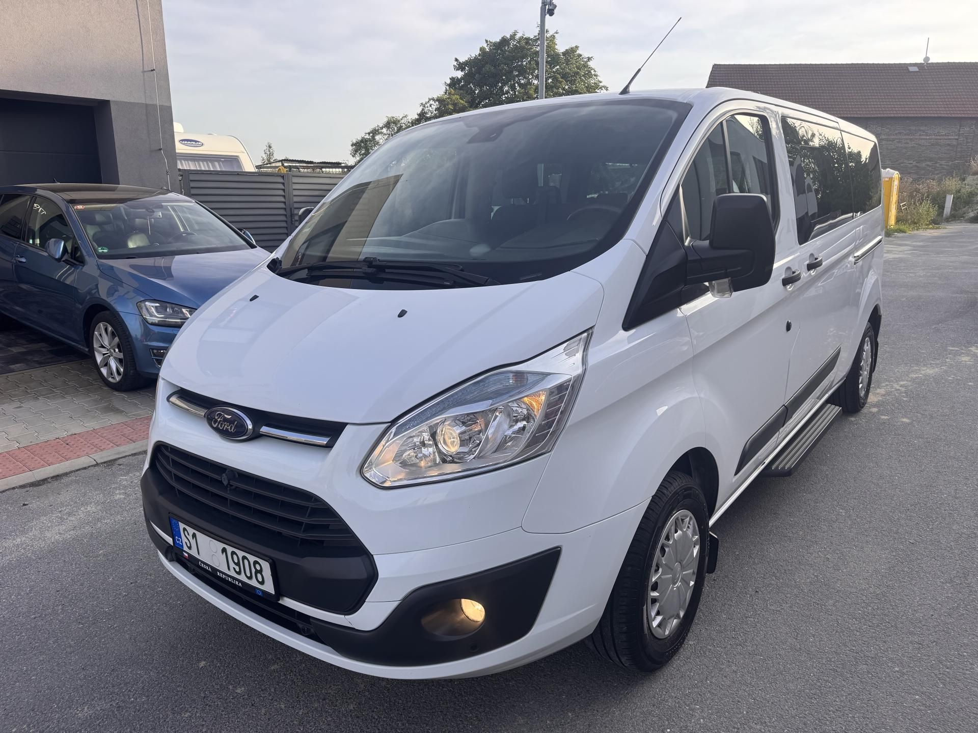 Ford Tourneo Custom, 2.2TDCI 92KW L2 9.MÍST - fotka 3