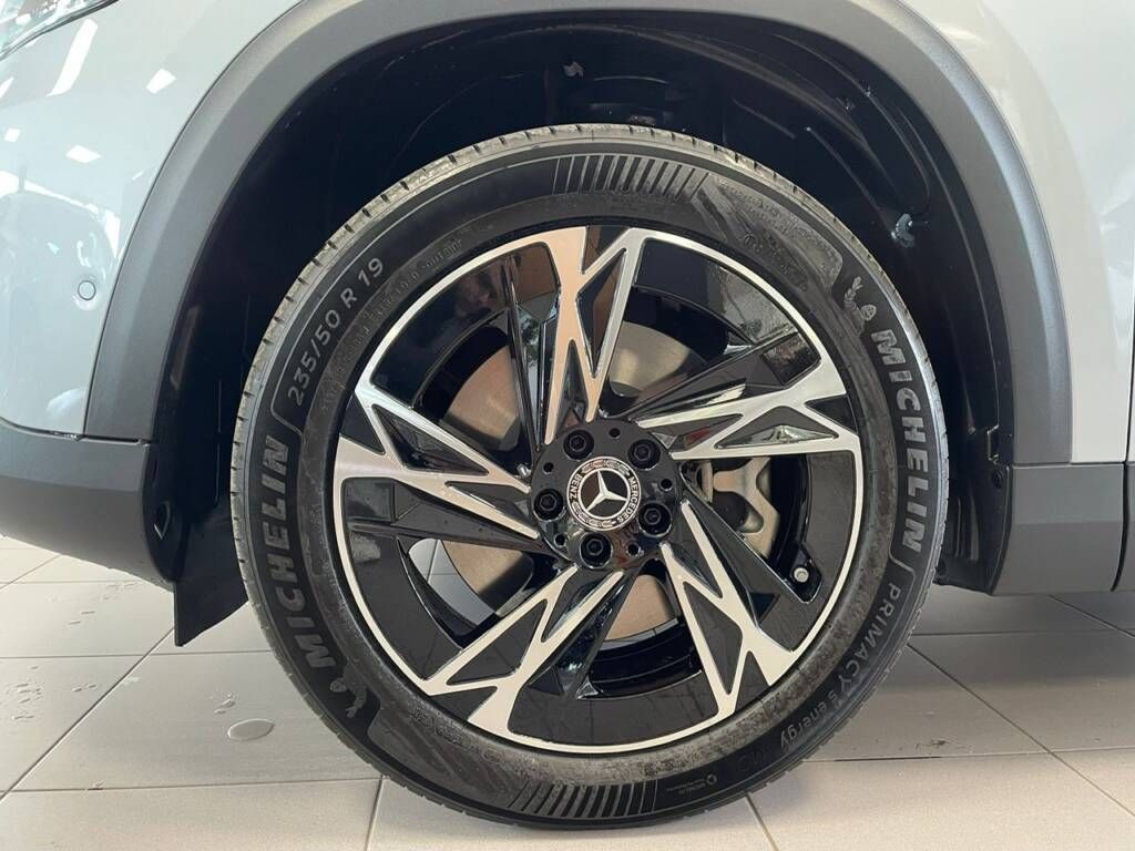 Mercedes-Benz GLB, 250+ s technologií EQ - fotka 5