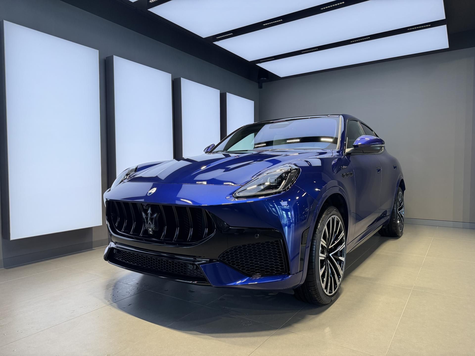 Maserati Grecale, Modena 330HP