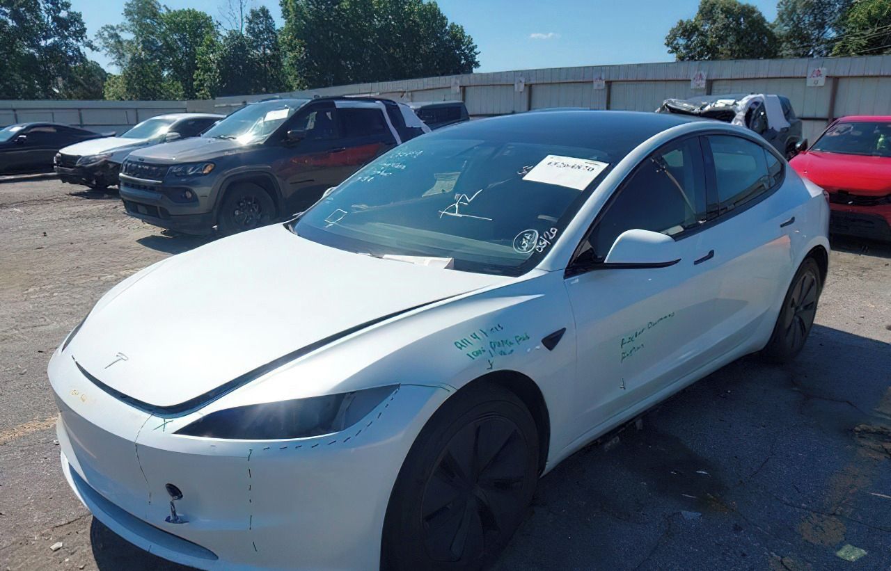 Tesla Model 3, Auto na cestě