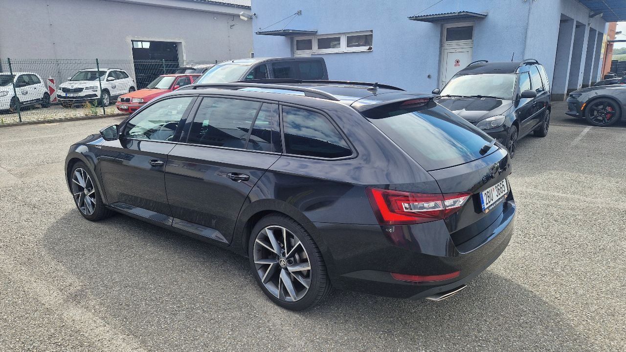 Škoda Superb, 2,0 TSi Sportline - fotka 4