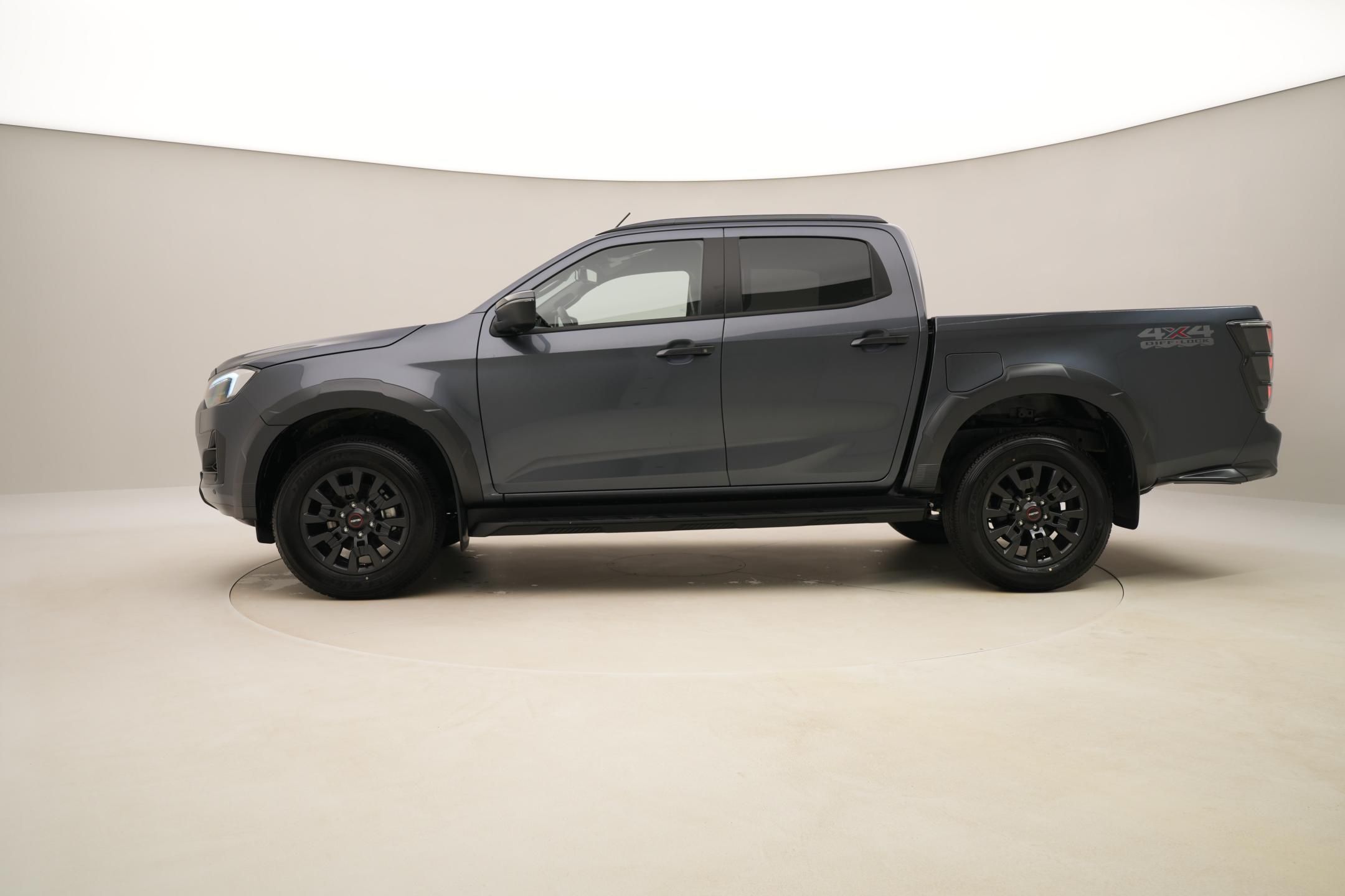 Isuzu D-Max, Double Cab 2,2 V-Cross 4x4 AUT - fotka 2
