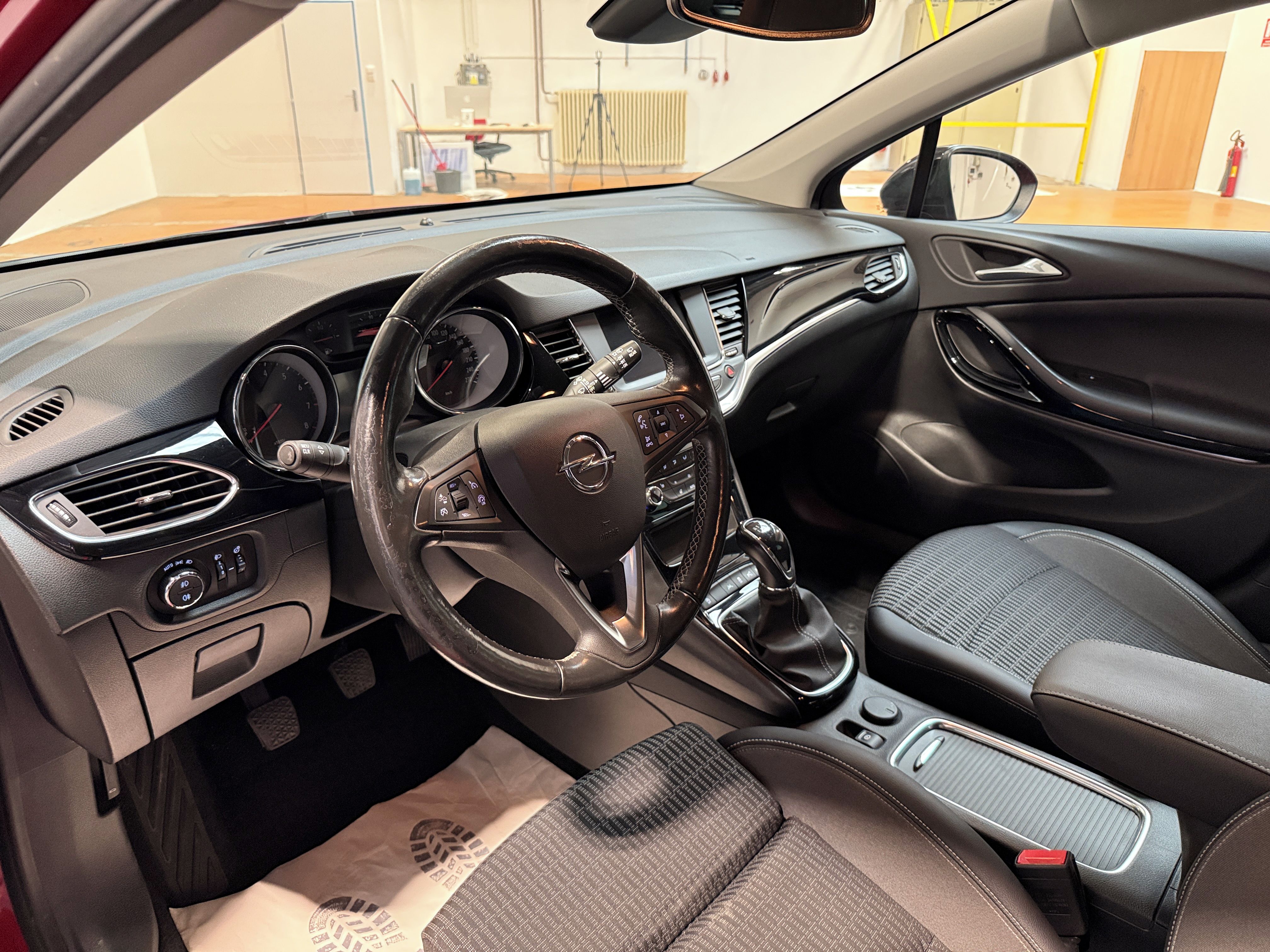 Opel Astra, 1.2 Turbo 96kW Elegance ST S/S - fotka 5