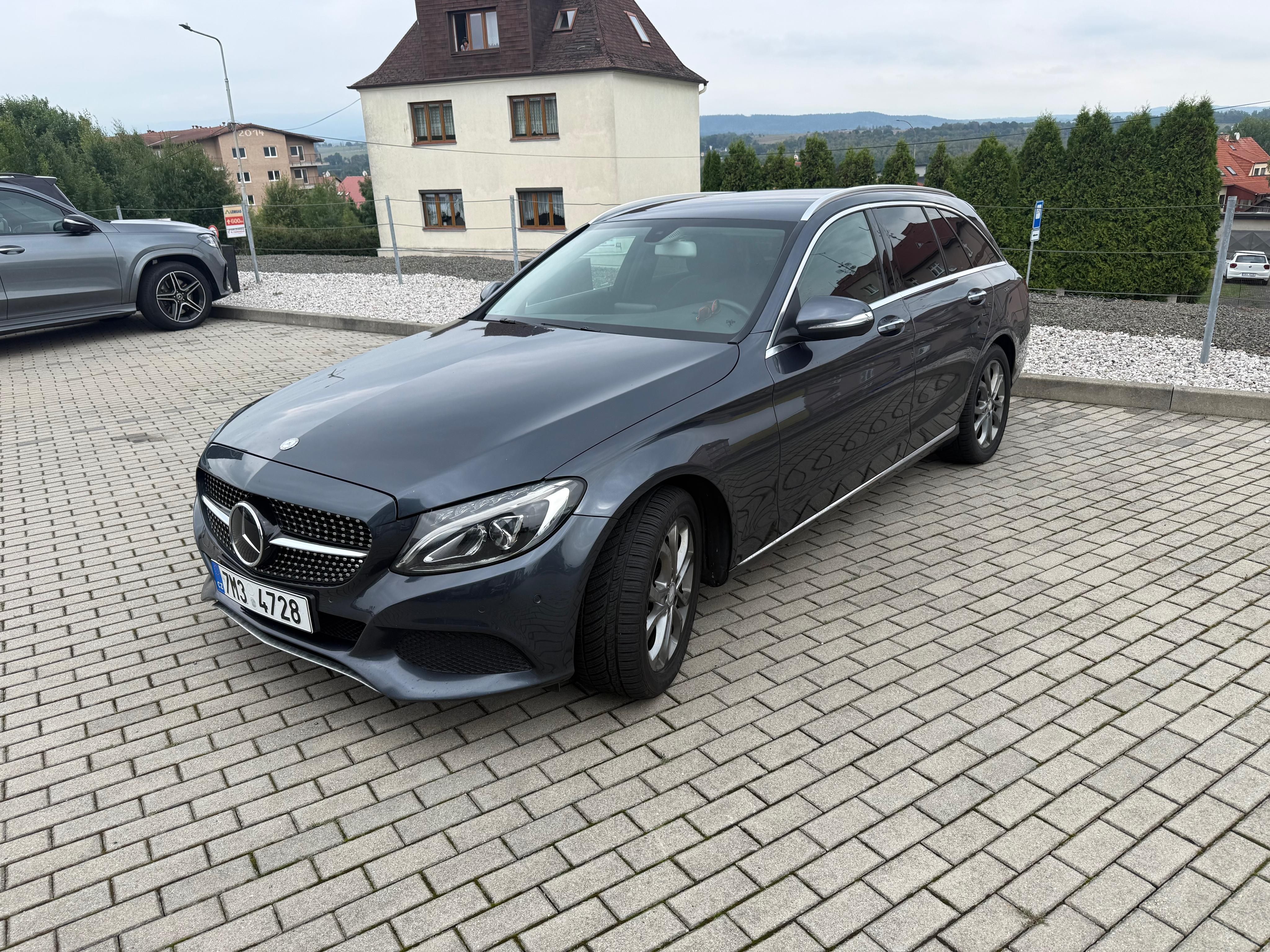 Mercedes-Benz Třídy C, Mercedes-Benz C220, 125kW - fotka 2