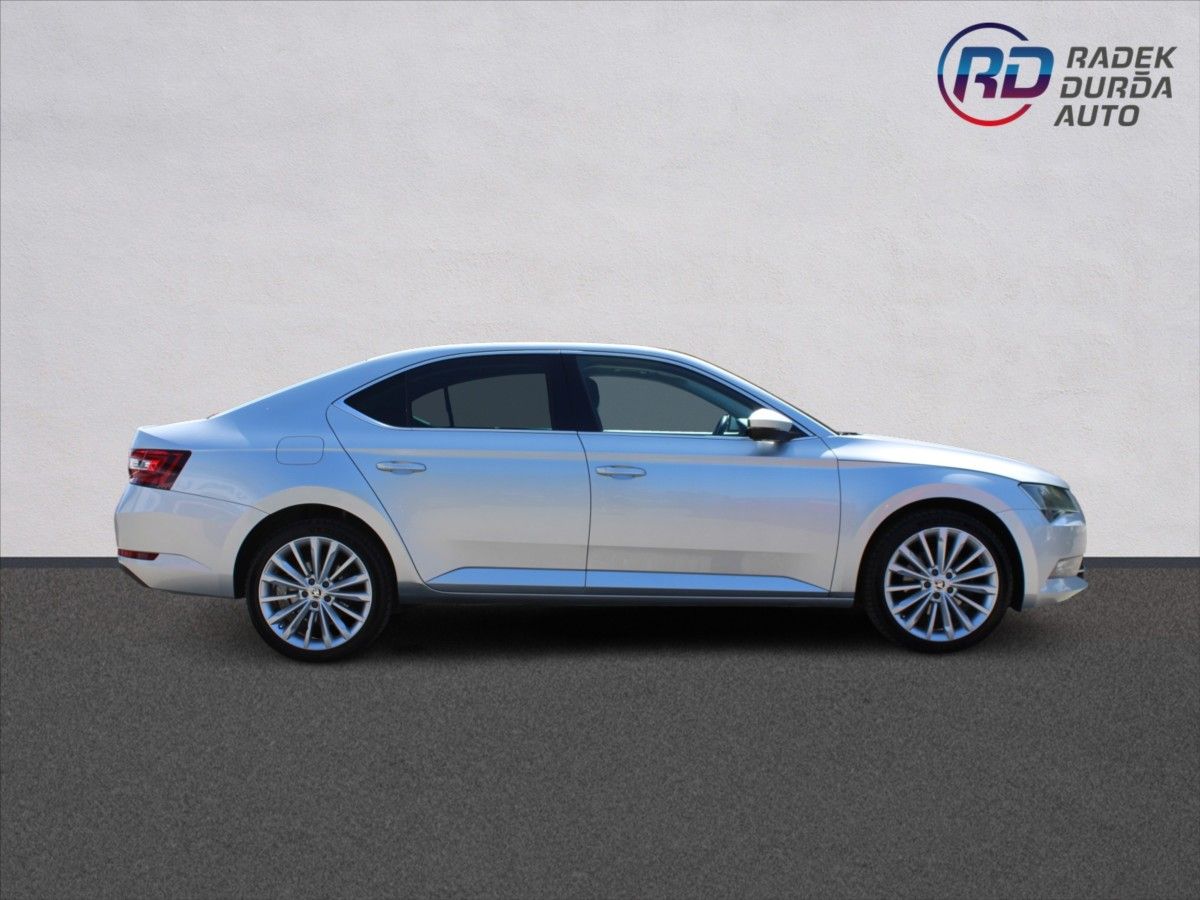 Škoda Superb, 2,0 TDI  1.MAJ,A/T,4x4,STYLE - fotka 4