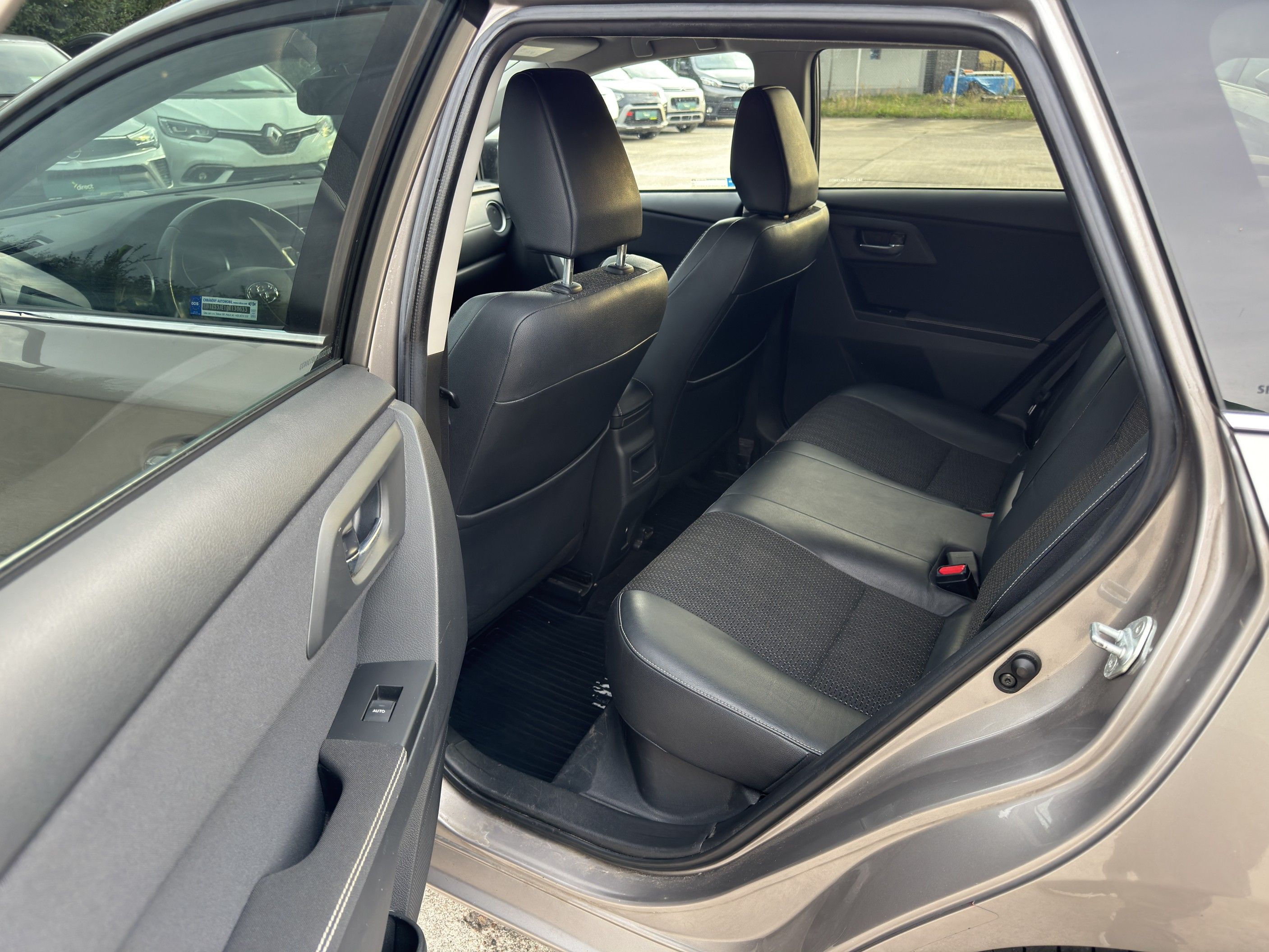 Toyota Auris, 1.8 Hybrid + LPG 73 kW - fotka 5