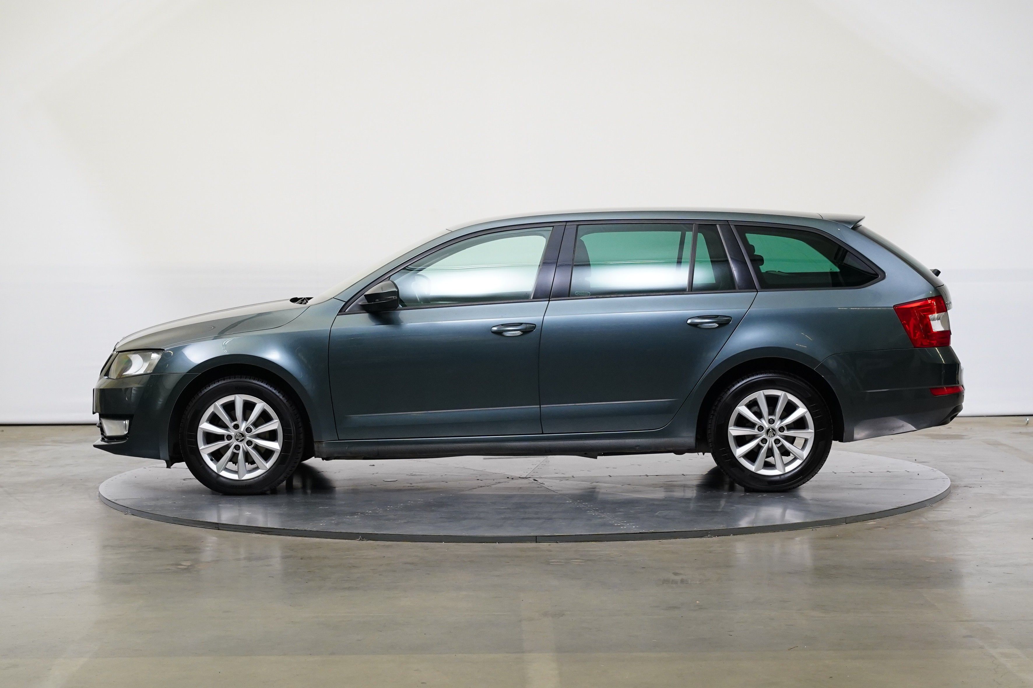 Škoda Octavia, 1.6 TDI 81 kW Ambition - fotka 3