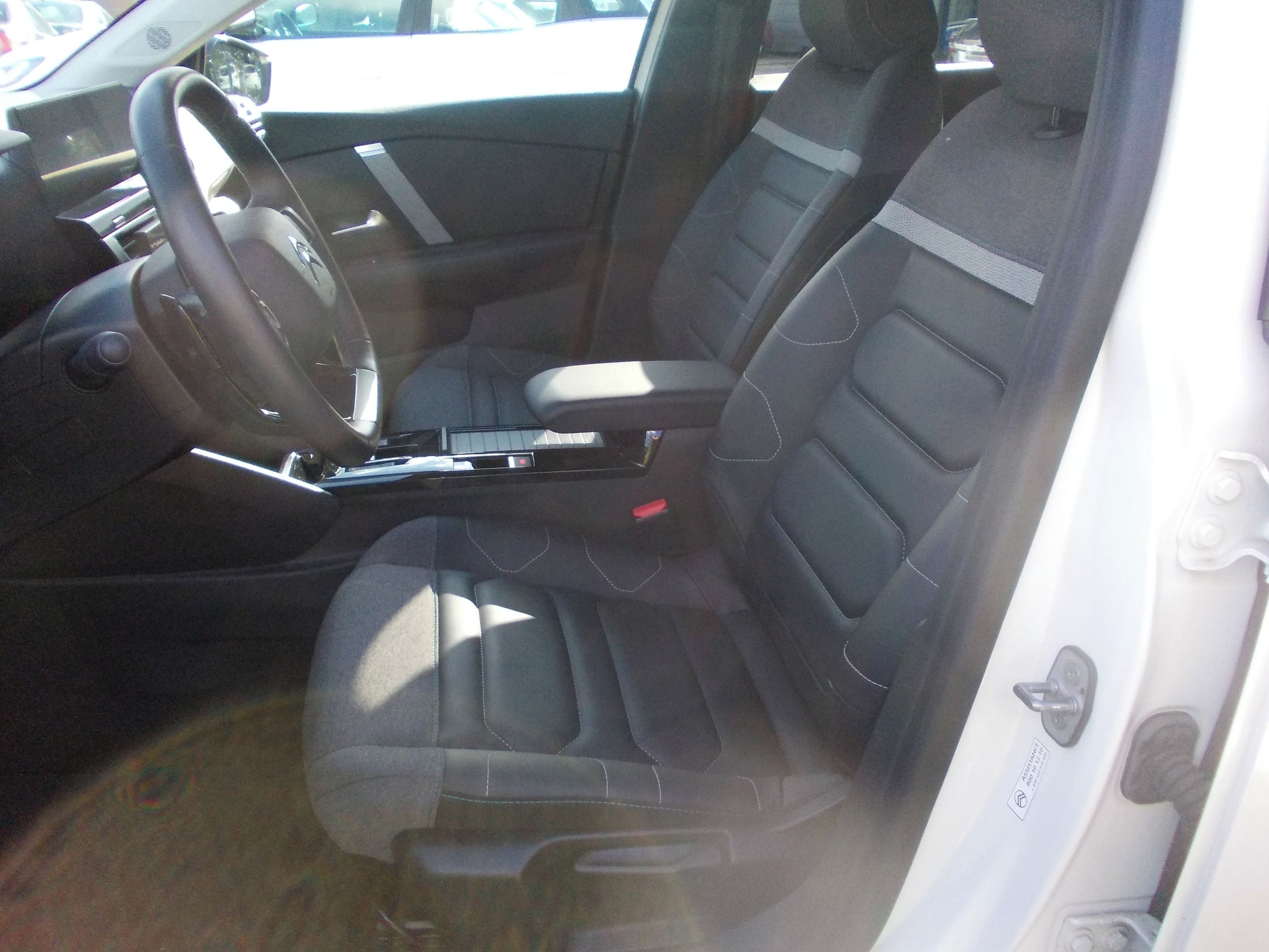 Citroën C4 X, 1.2 Pure Tech 96KW 1. MAJITEL - fotka 6
