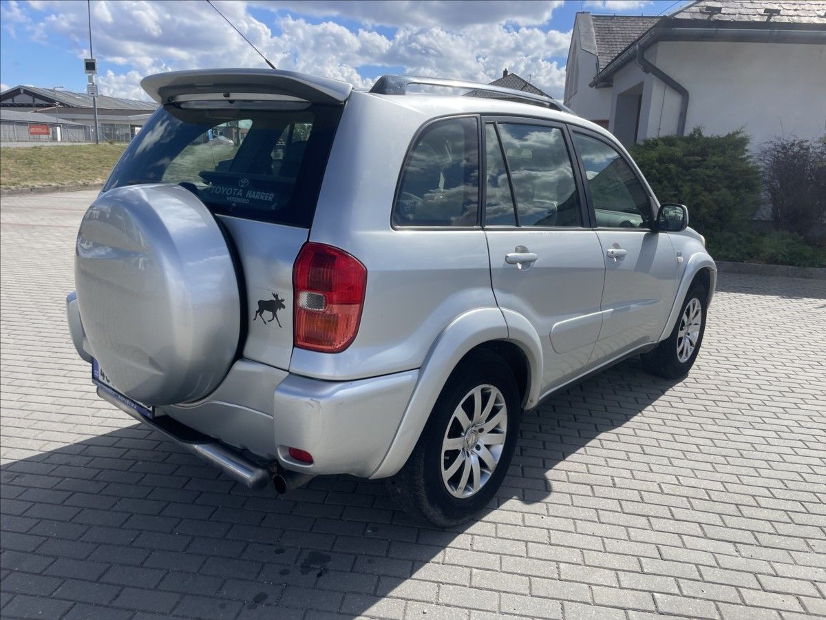 Toyota Rav4, 2,0 D-4D 85kw Klima 4x4 po STK - fotka 4