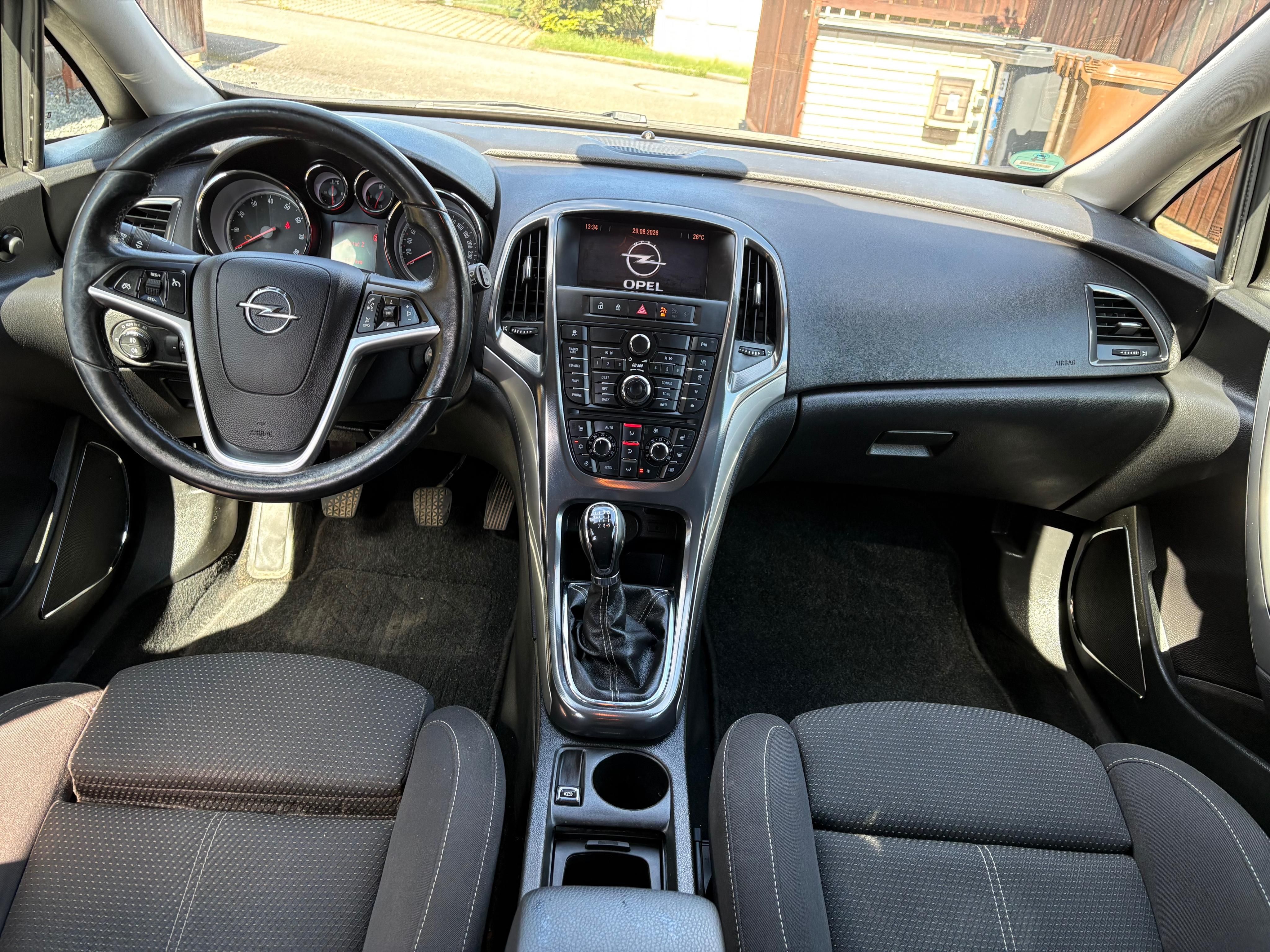 Opel Astra, Sports Tourer 1.6 16V, 132 KW - fotka 6