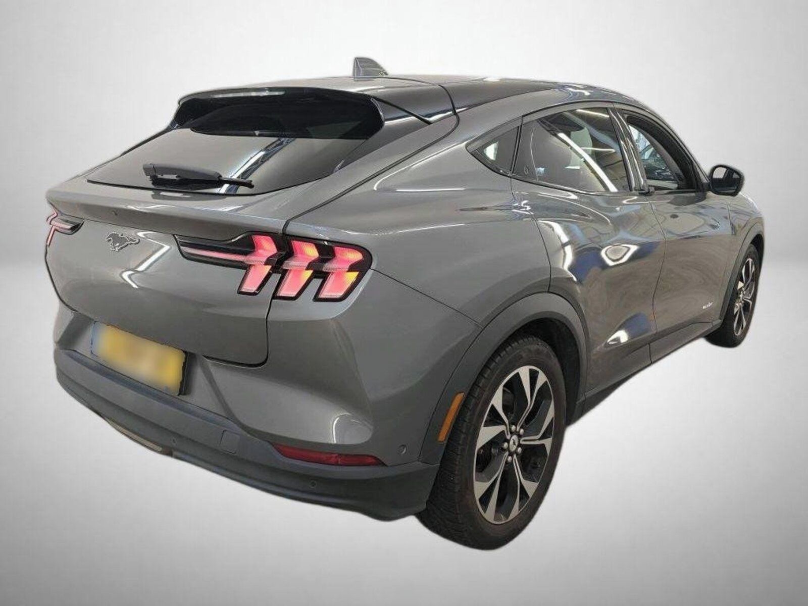 Ford Mustang Mach-E, Standard Range RWD, Automat - fotka 2