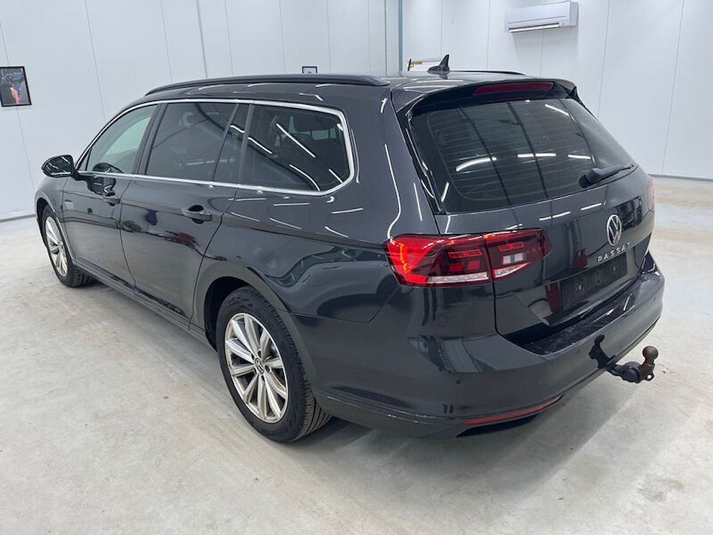 Volkswagen Passat, 2.0 TDi elegance DSG 1.majitel - fotka 3