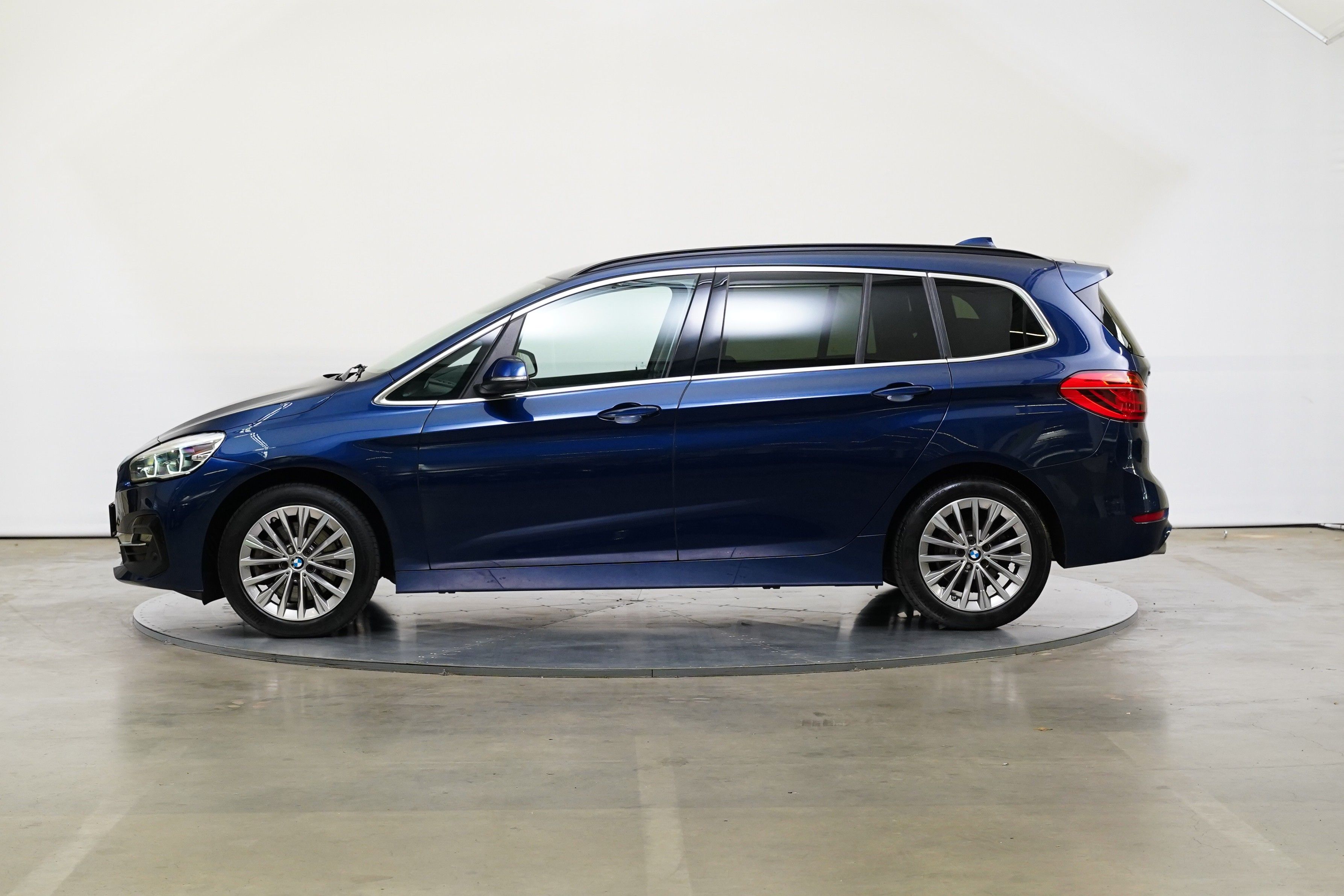 BMW Řada 2, 218d 110 kW xDrive Luxury - fotka 3