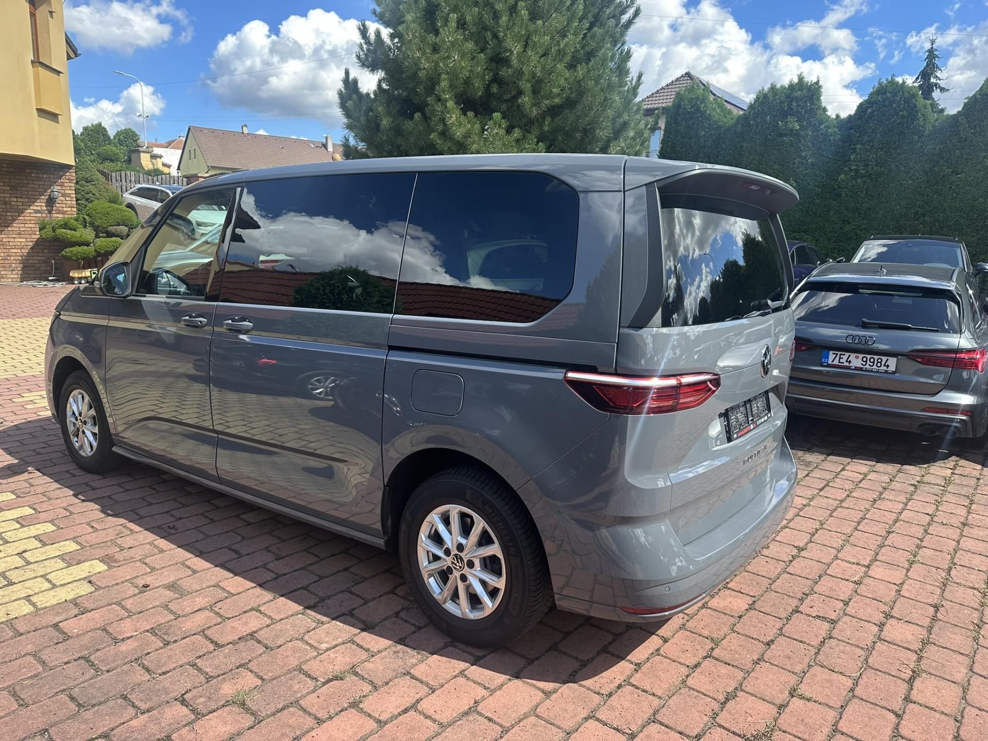 Volkswagen Multivan, T7, 2,0 TDI, DSG, ,,LIFE´´ - fotka 6