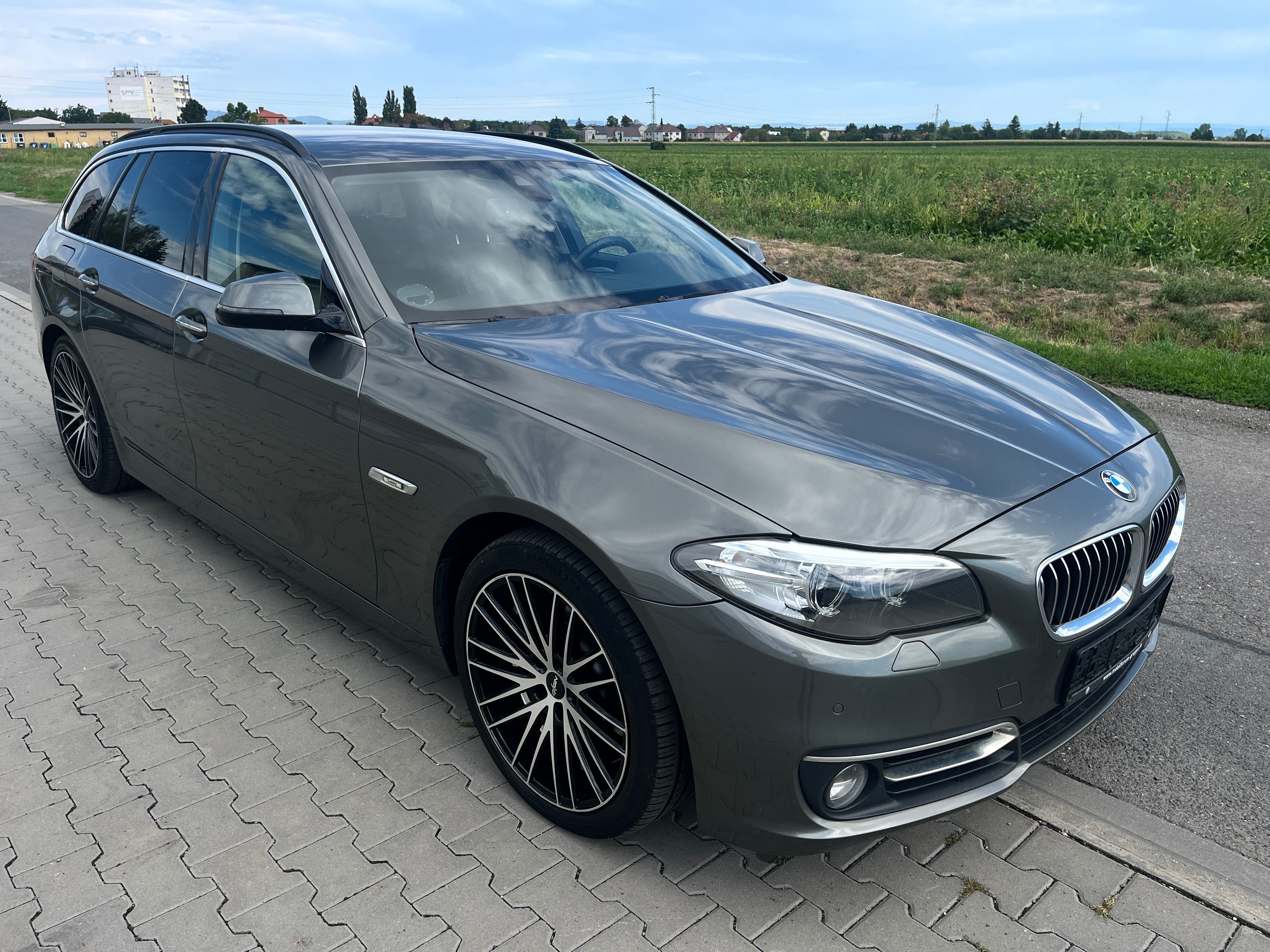 BMW Řada 5, 520D Luxury Line Automat 135kW - fotka 5