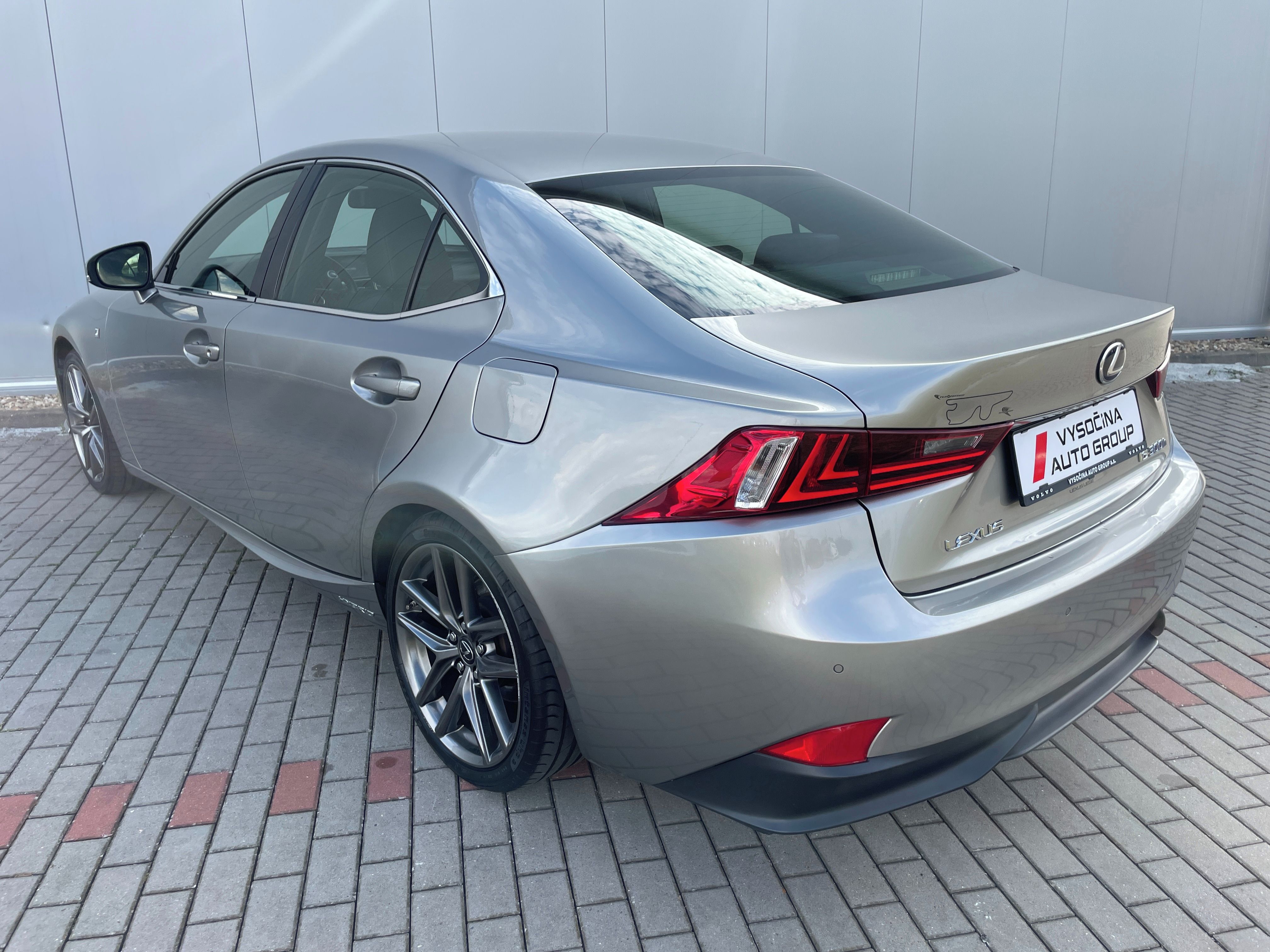 Lexus IS, 300h F-SPORT - fotka 2