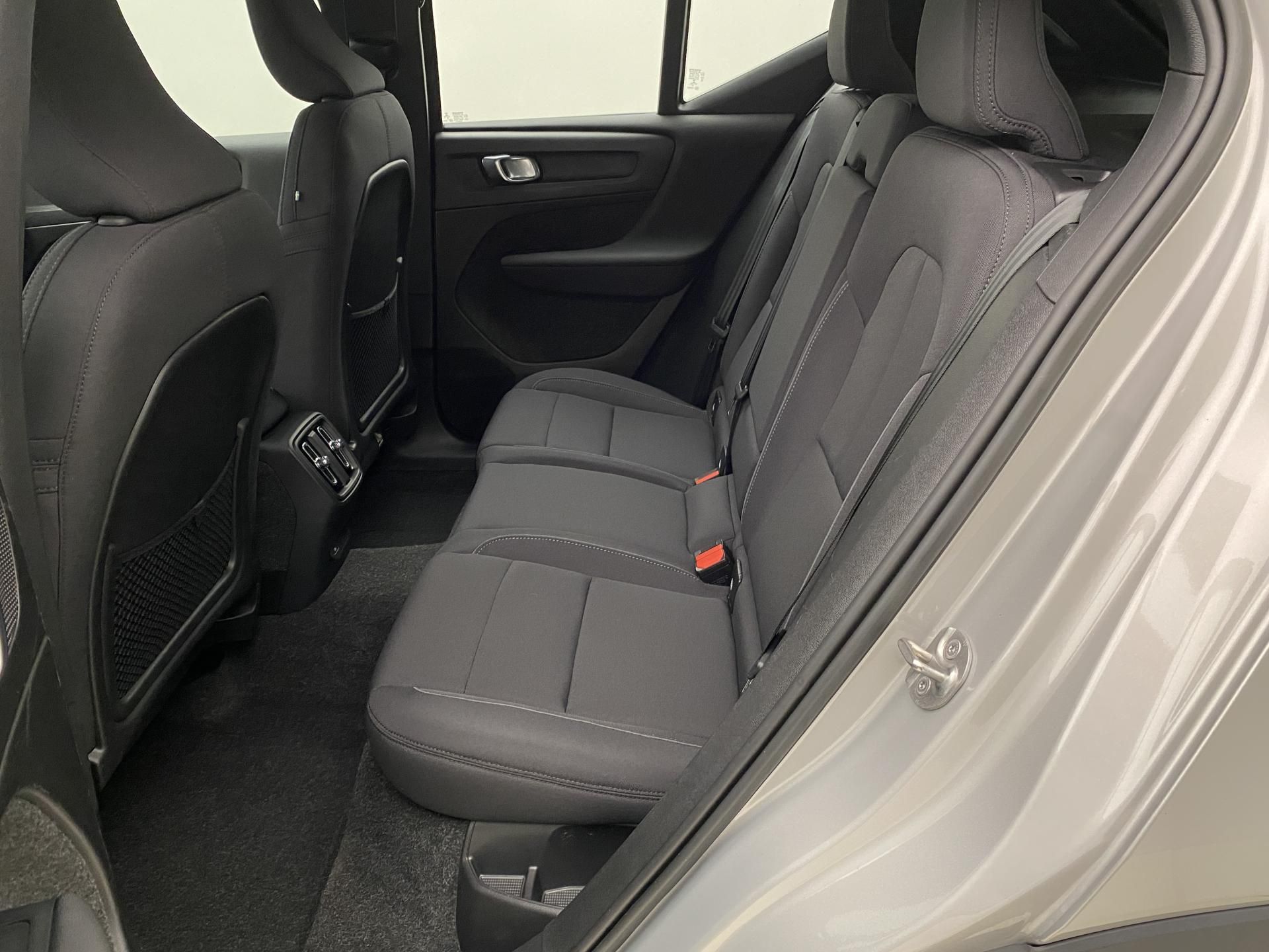 Volvo XC40, PURE ELECTRIC RECHARGE PLUS - fotka 5