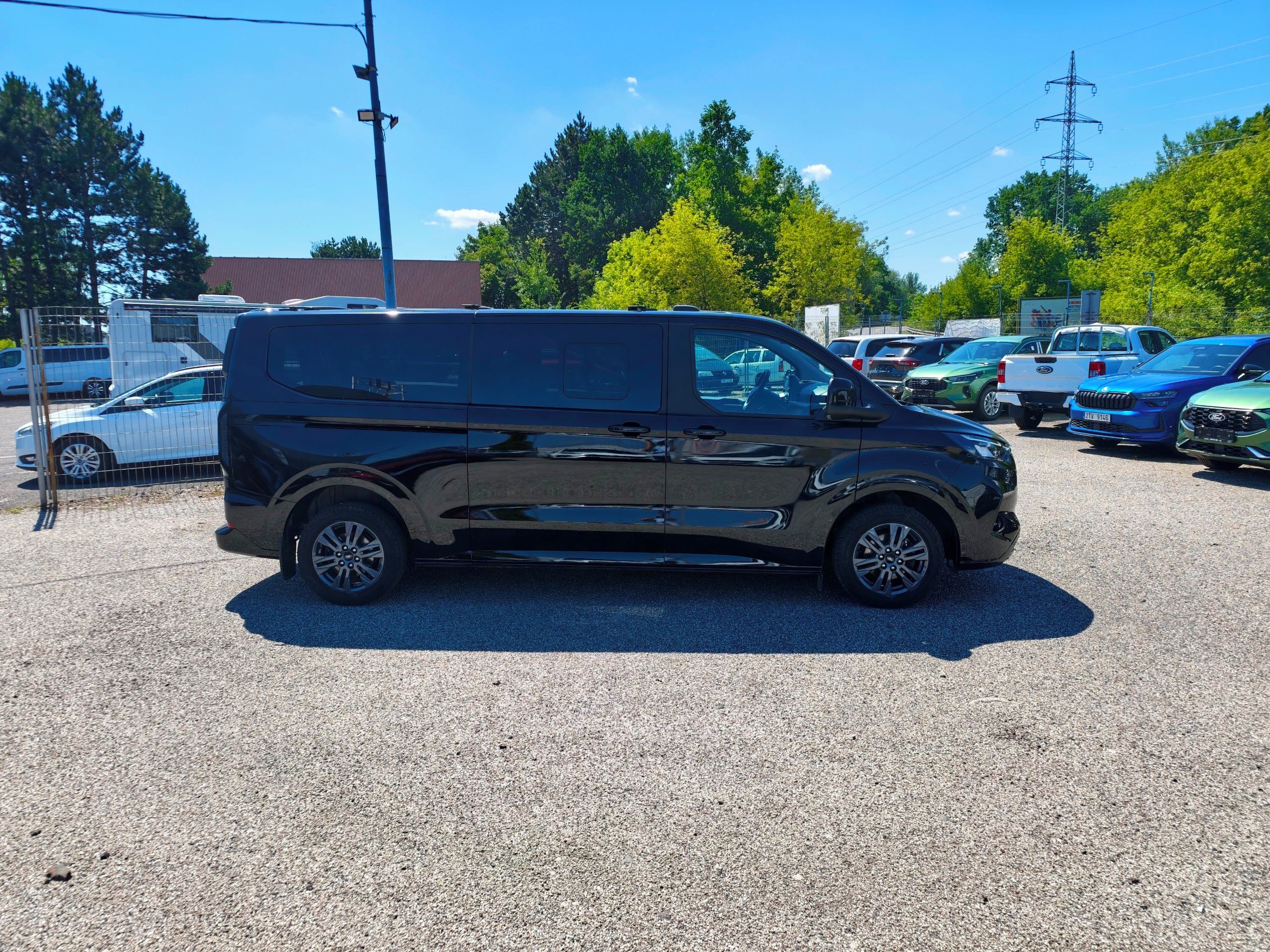 Ford Tourneo Custom, L2 , Titanium , čr, 1.majitel - fotka 4