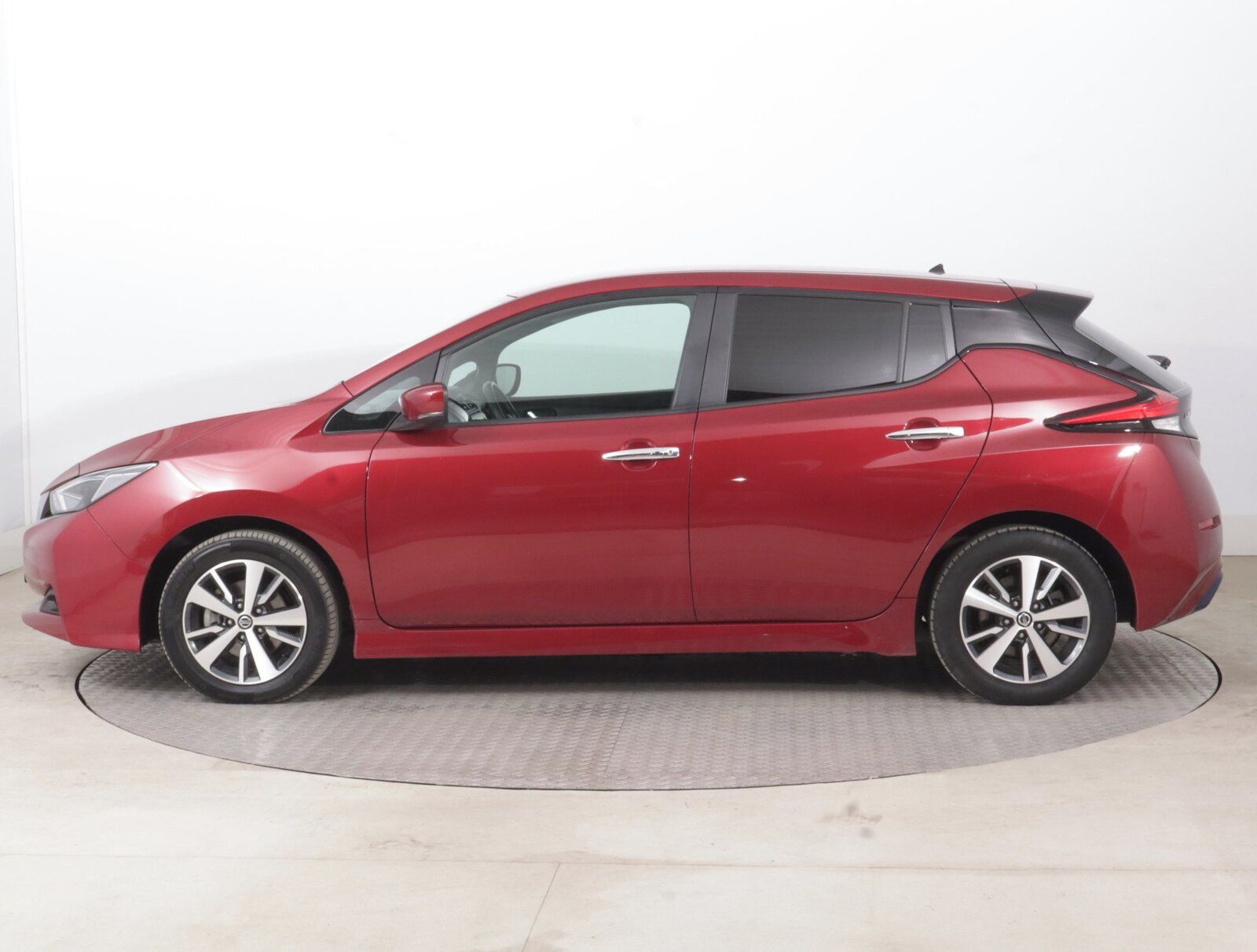 Nissan LEAF, 40 kWh, SoH 90%, Automat - fotka 3