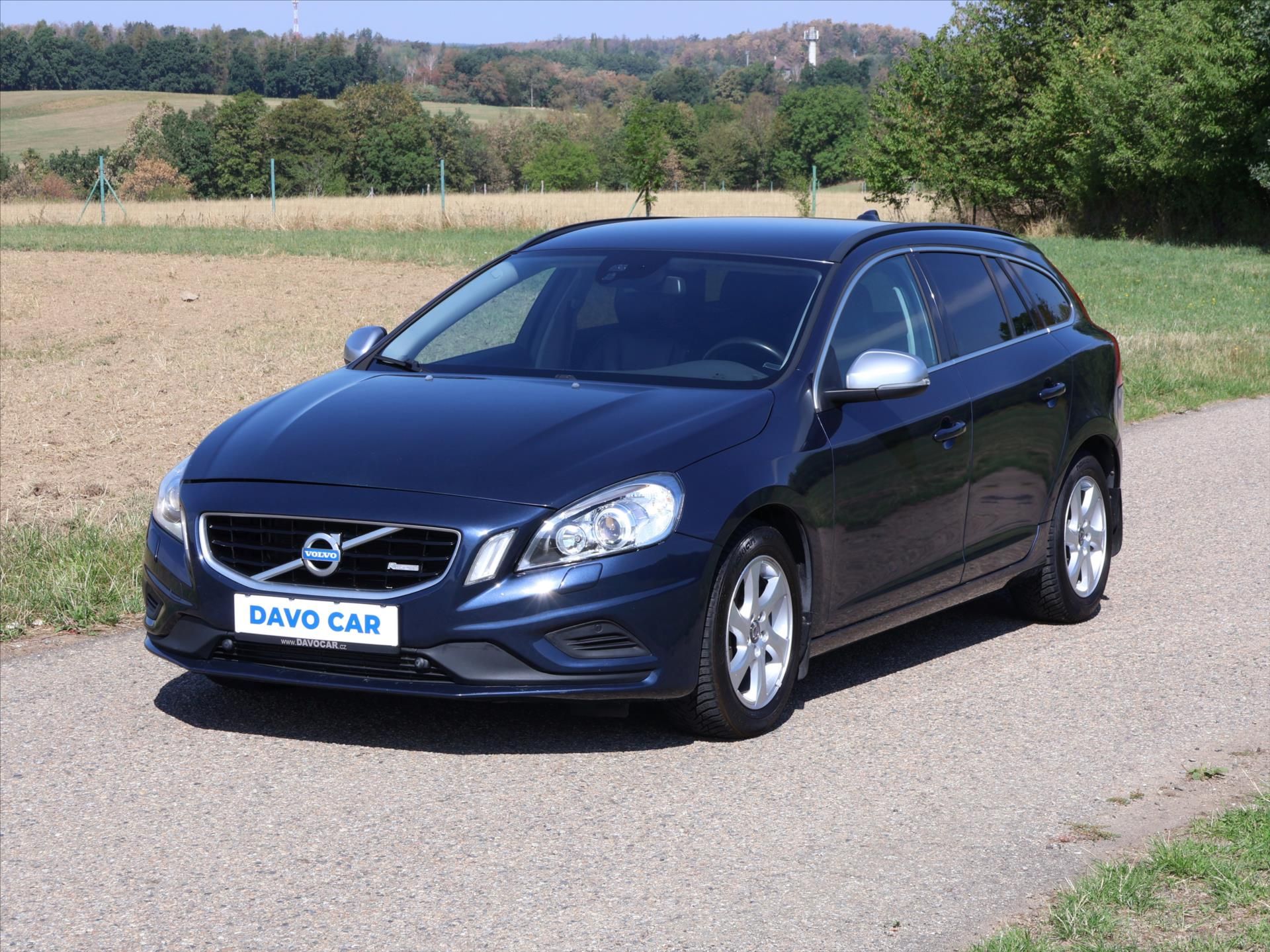 Volvo V60, 2,4 D4 V5 120kW AWD R-design - fotka 3