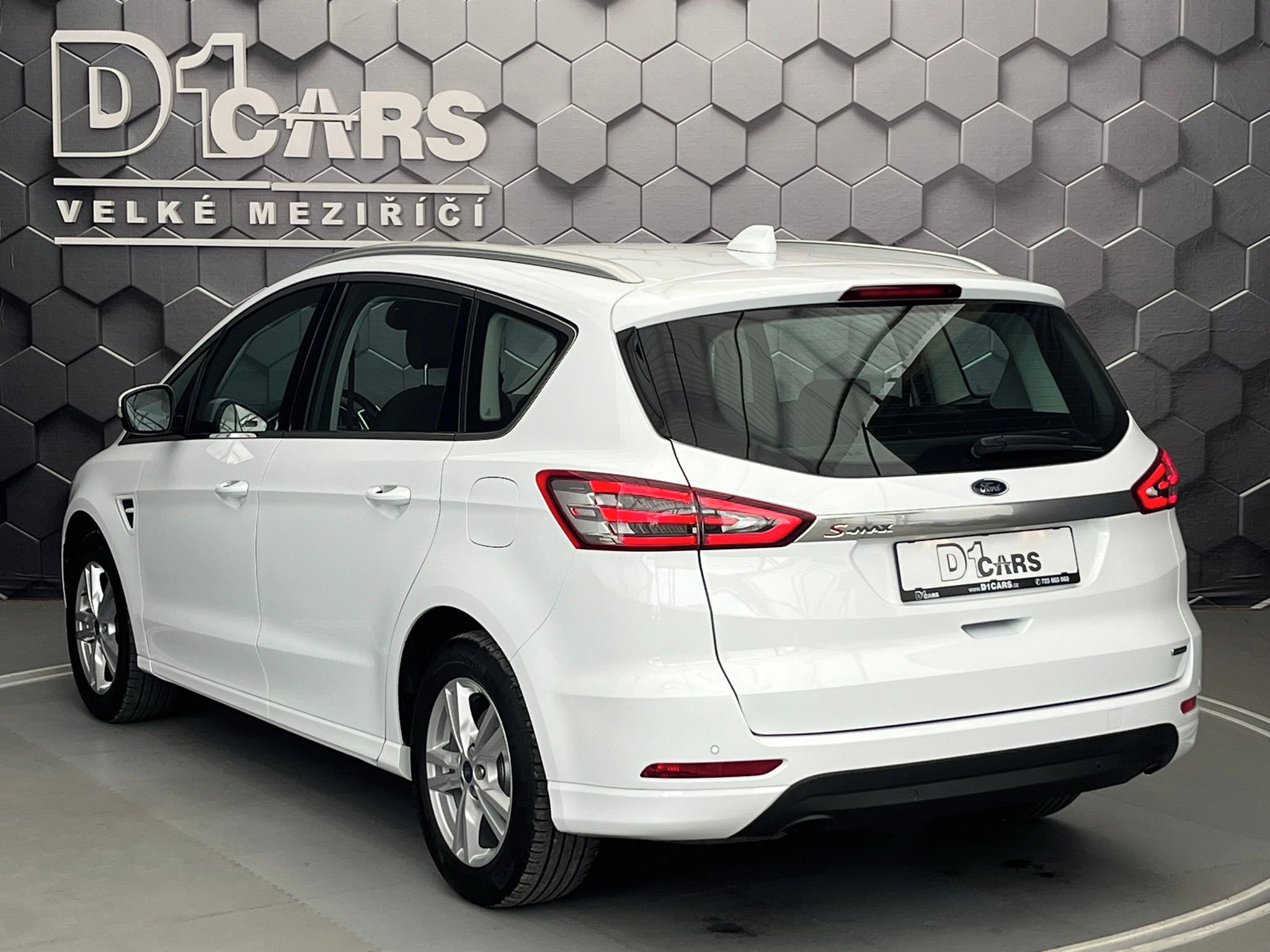Ford S-MAX, 2.5 Duratec FHEV TITANIUM - fotka 2
