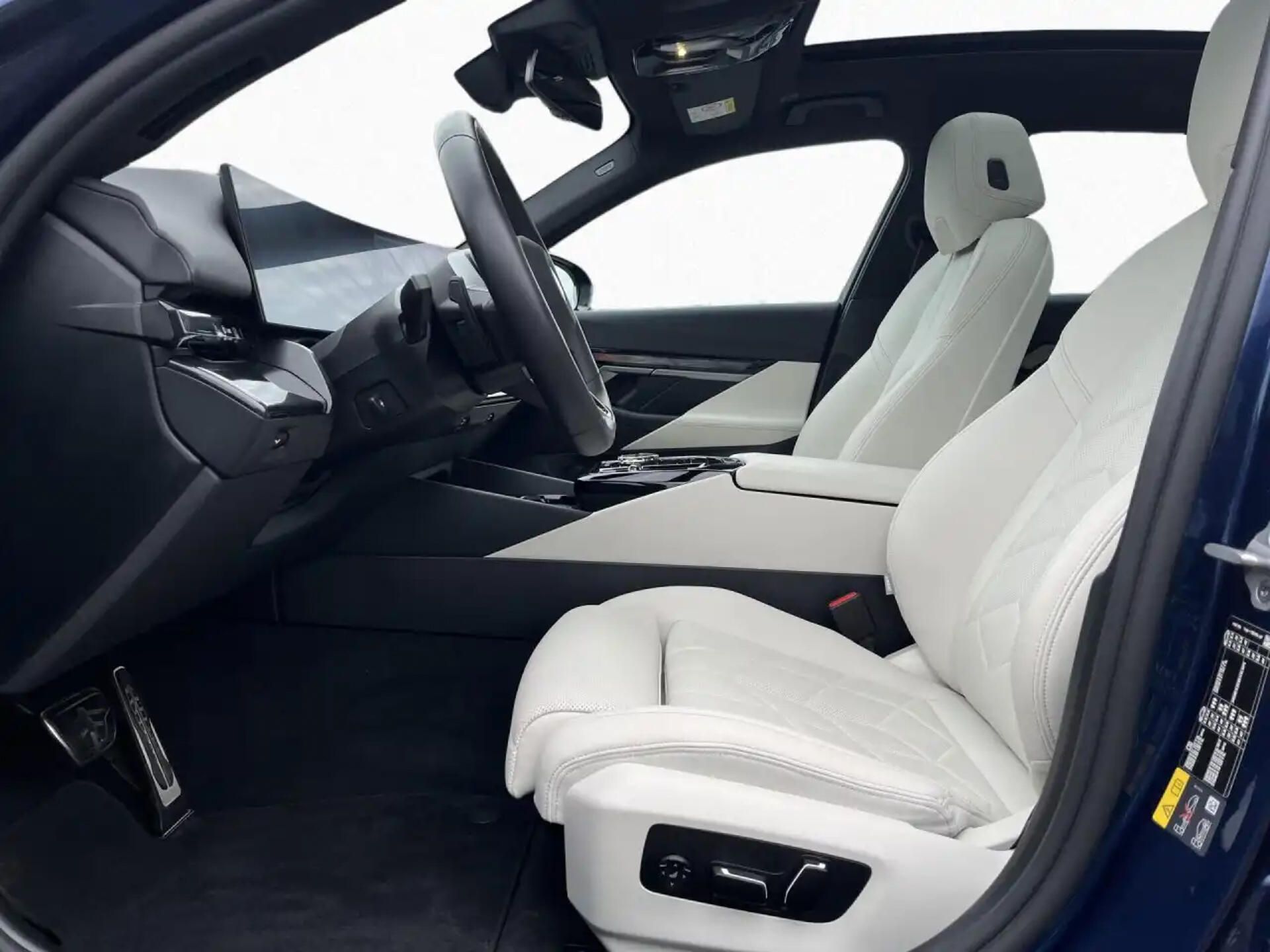 BMW i5, xDrive40 M-Sport Pro DAPro B&W - fotka 5