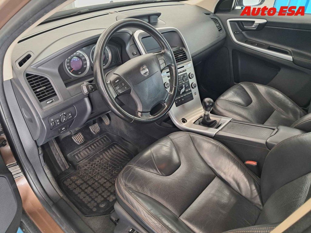 Volvo XC60, 2.4 D4 4x4 - fotka 3