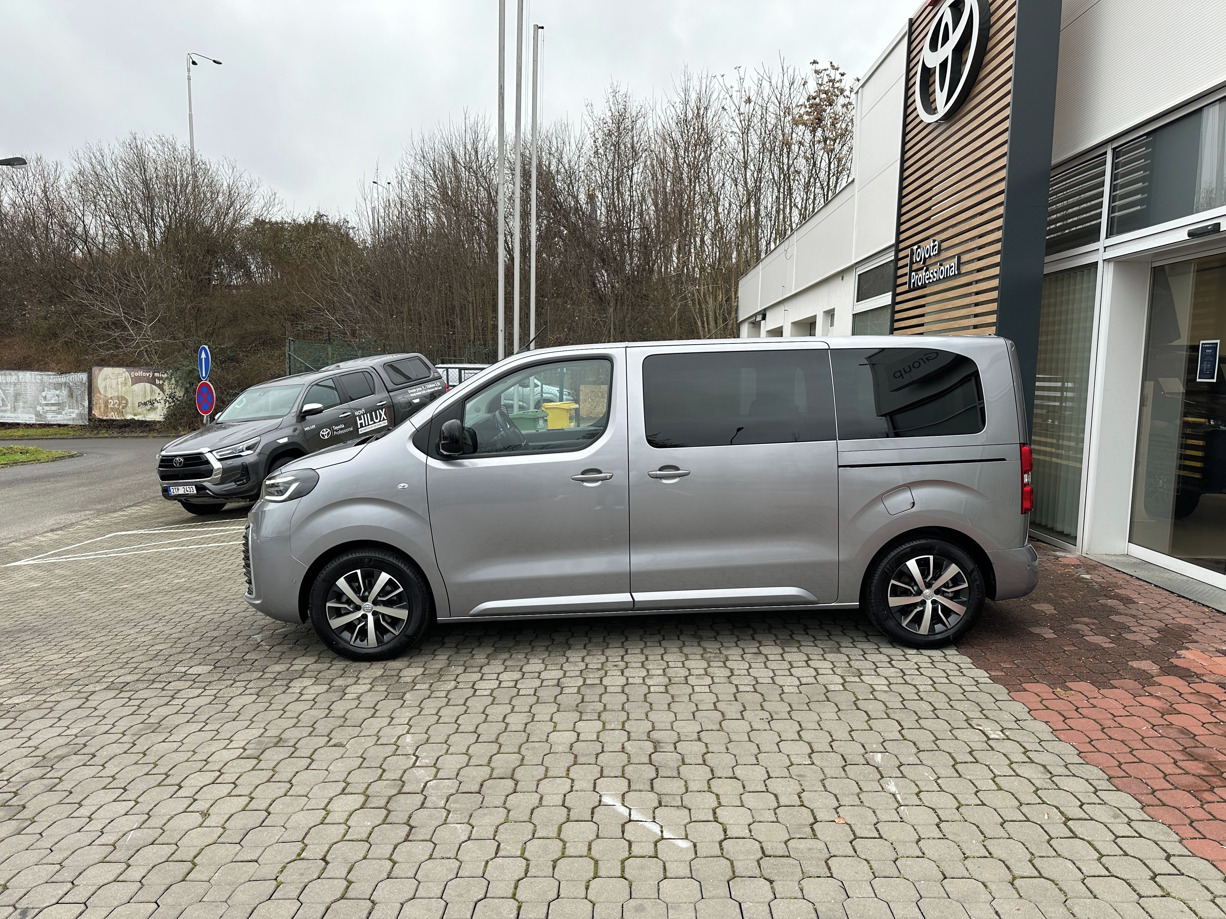 Toyota Proace Verso, 2.0D 8AT Family 8S L1 - fotka 3