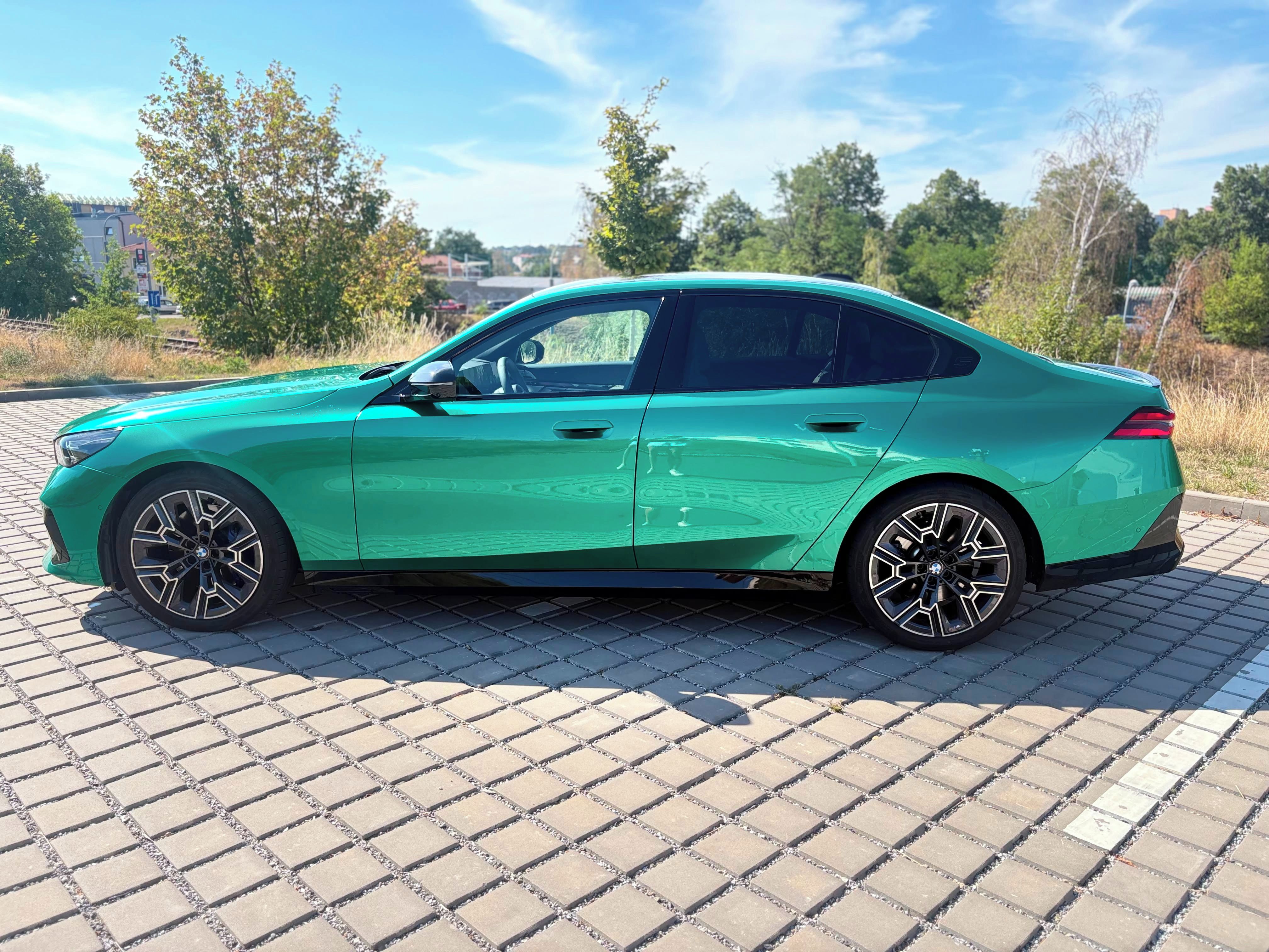 BMW Řada 5, BMW 540d xDrive - fotka 4