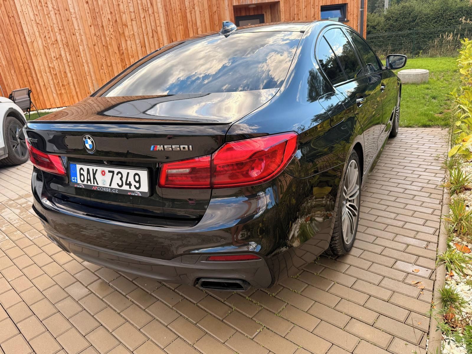 BMW Řada 5, BMW M550i xDrive / TOP stav - fotka 4