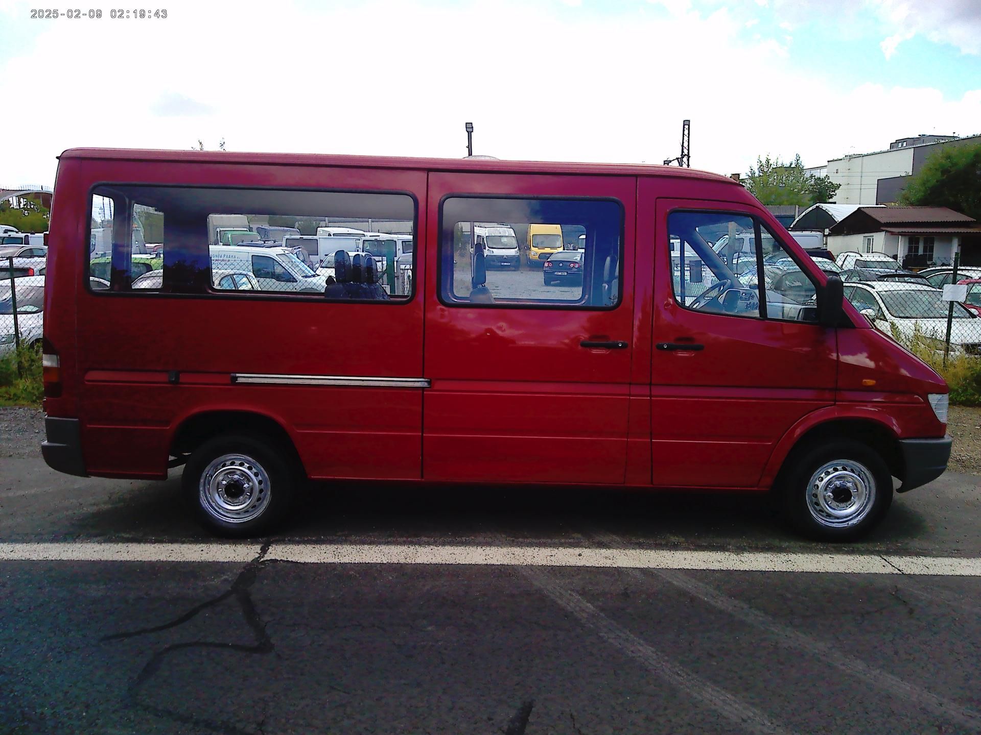 Mercedes-Benz Sprinter, 208D, 58 kW, 9 míst, nová STK - fotka 6