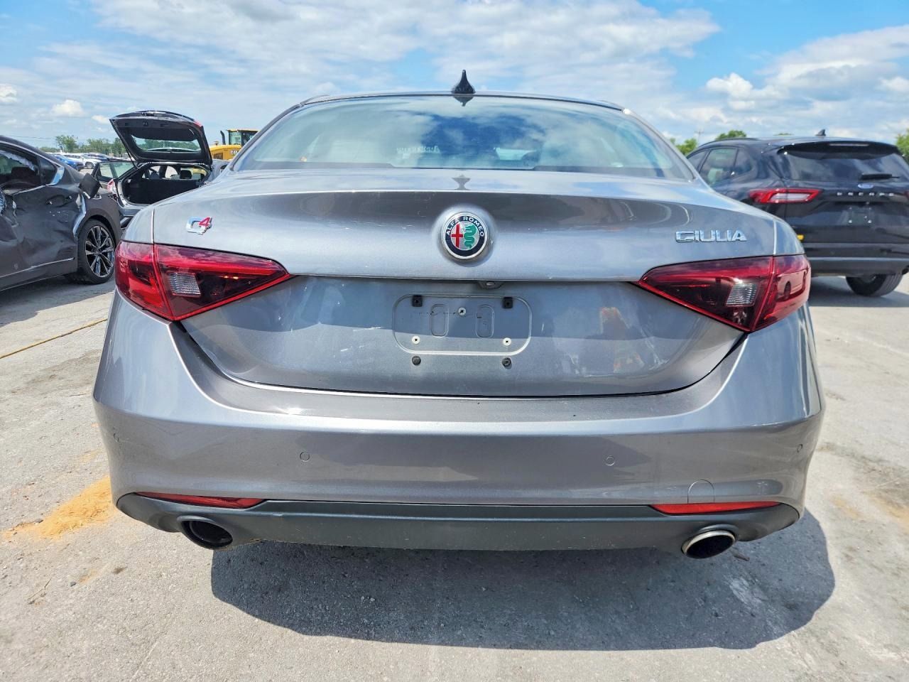 Alfa Romeo Giulia, Auto na cestě - fotka 6