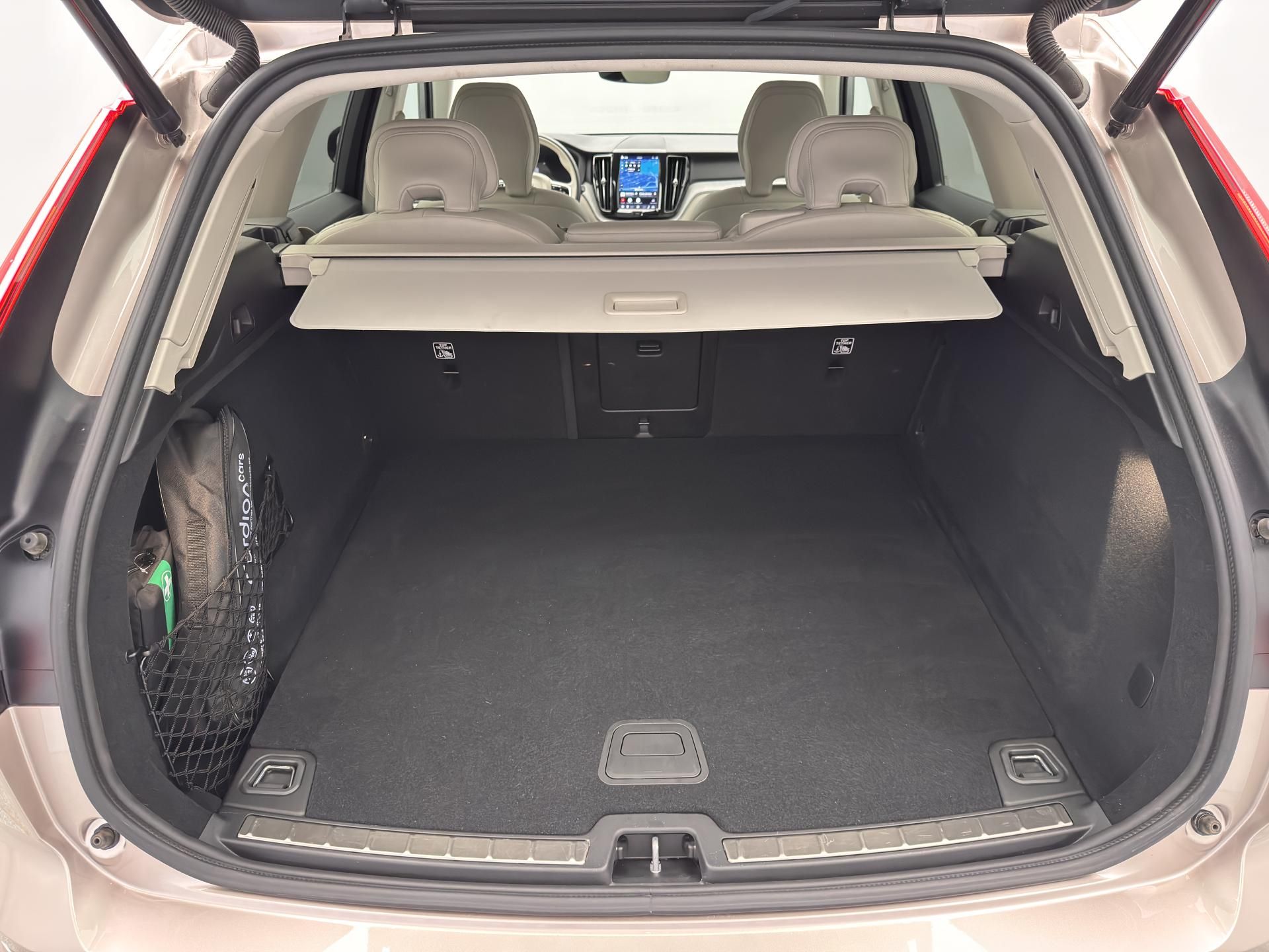 Volvo XC60, B5 AWD DARK PLUS CZ 1.maj - fotka 5
