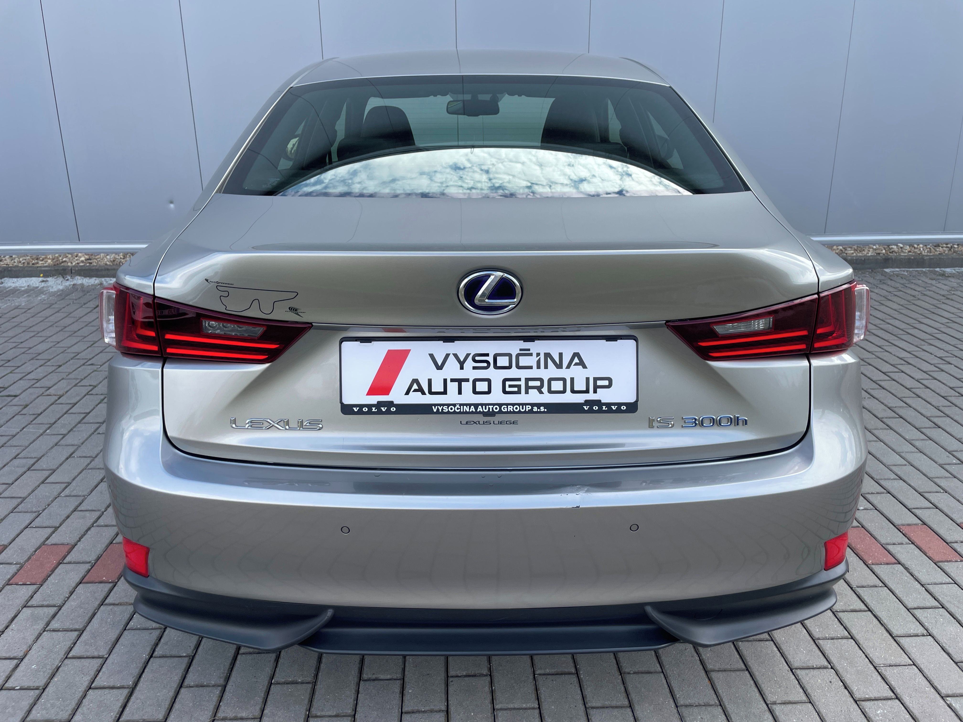 Lexus IS, 300h F-SPORT - fotka 4