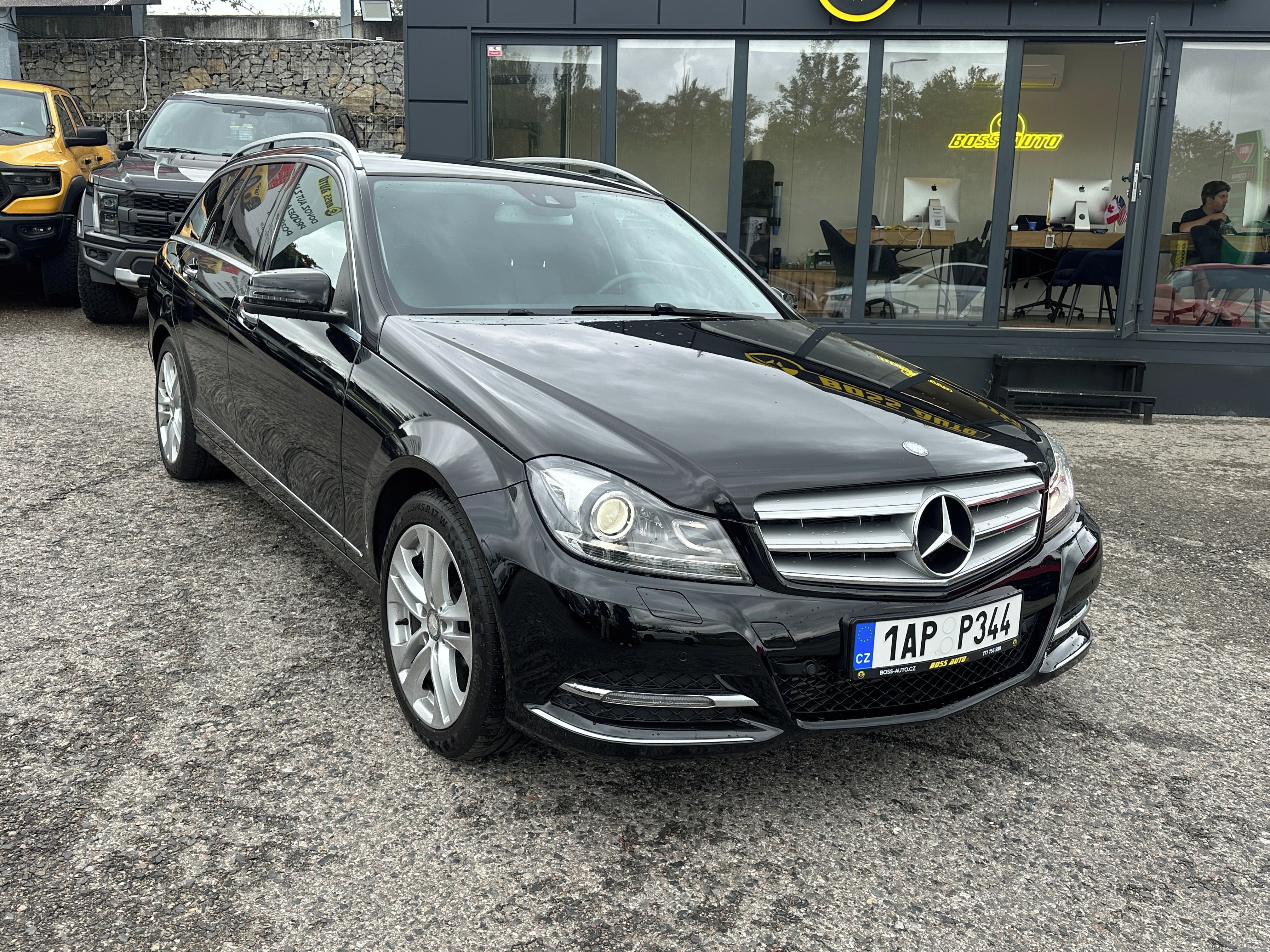 Mercedes-Benz Třídy C, Mercedes-Benz C 200 2013 - fotka 2